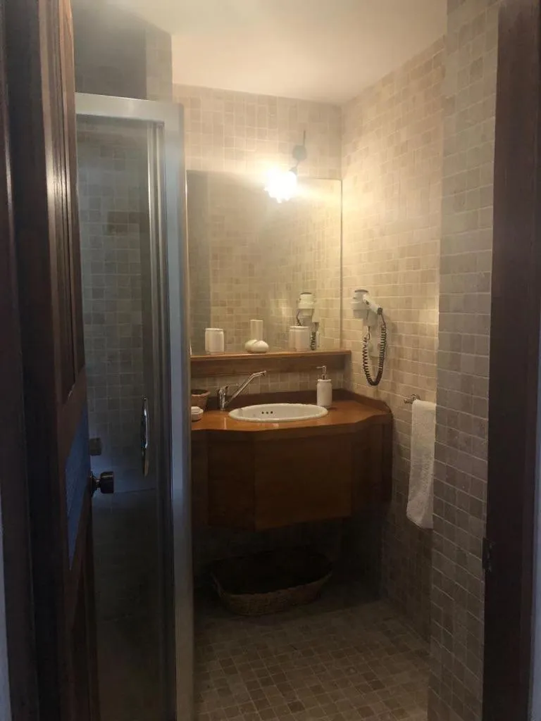 Bathroom in El Vino Hotel & Suites