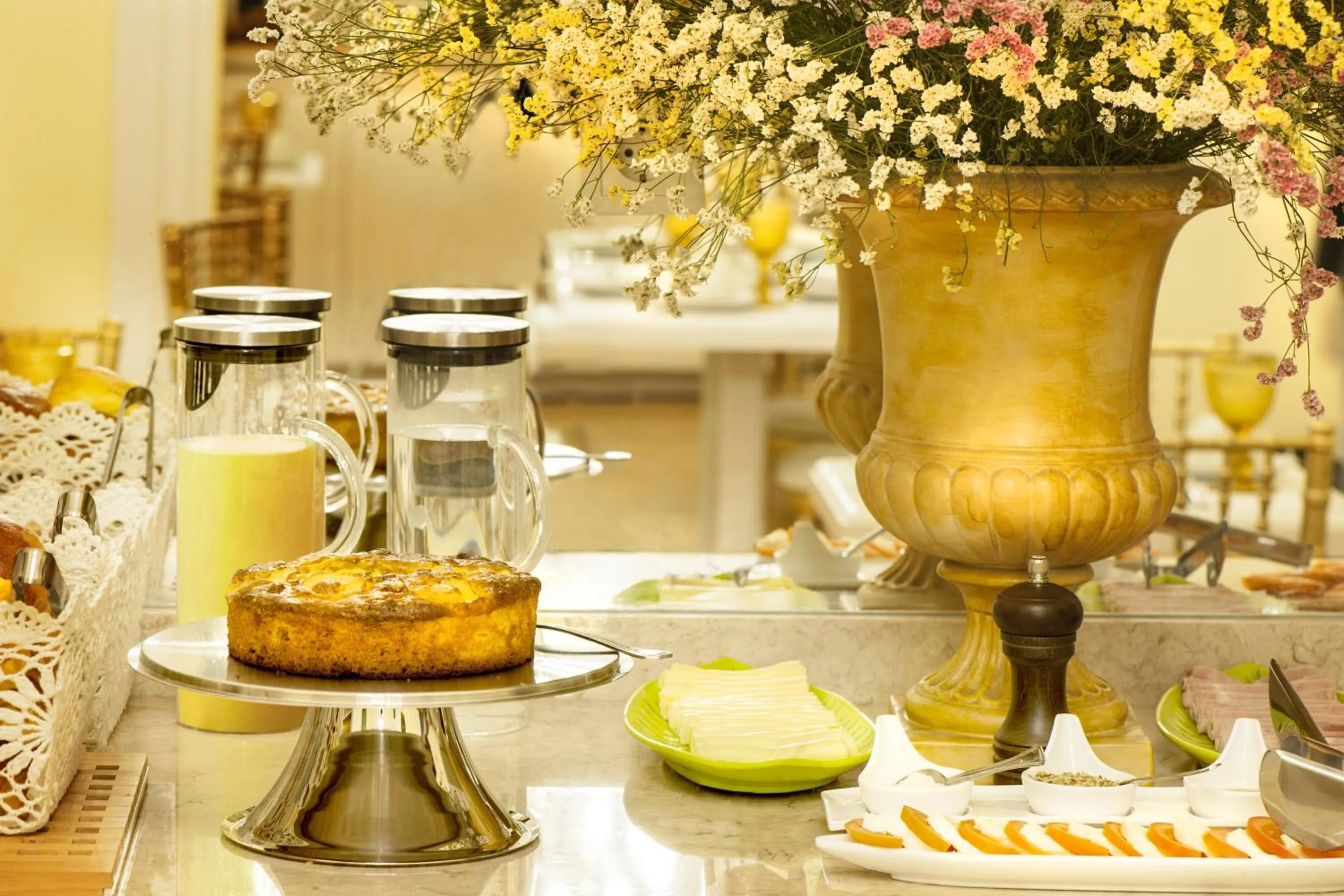 Buffet breakfast in Casa do Principe