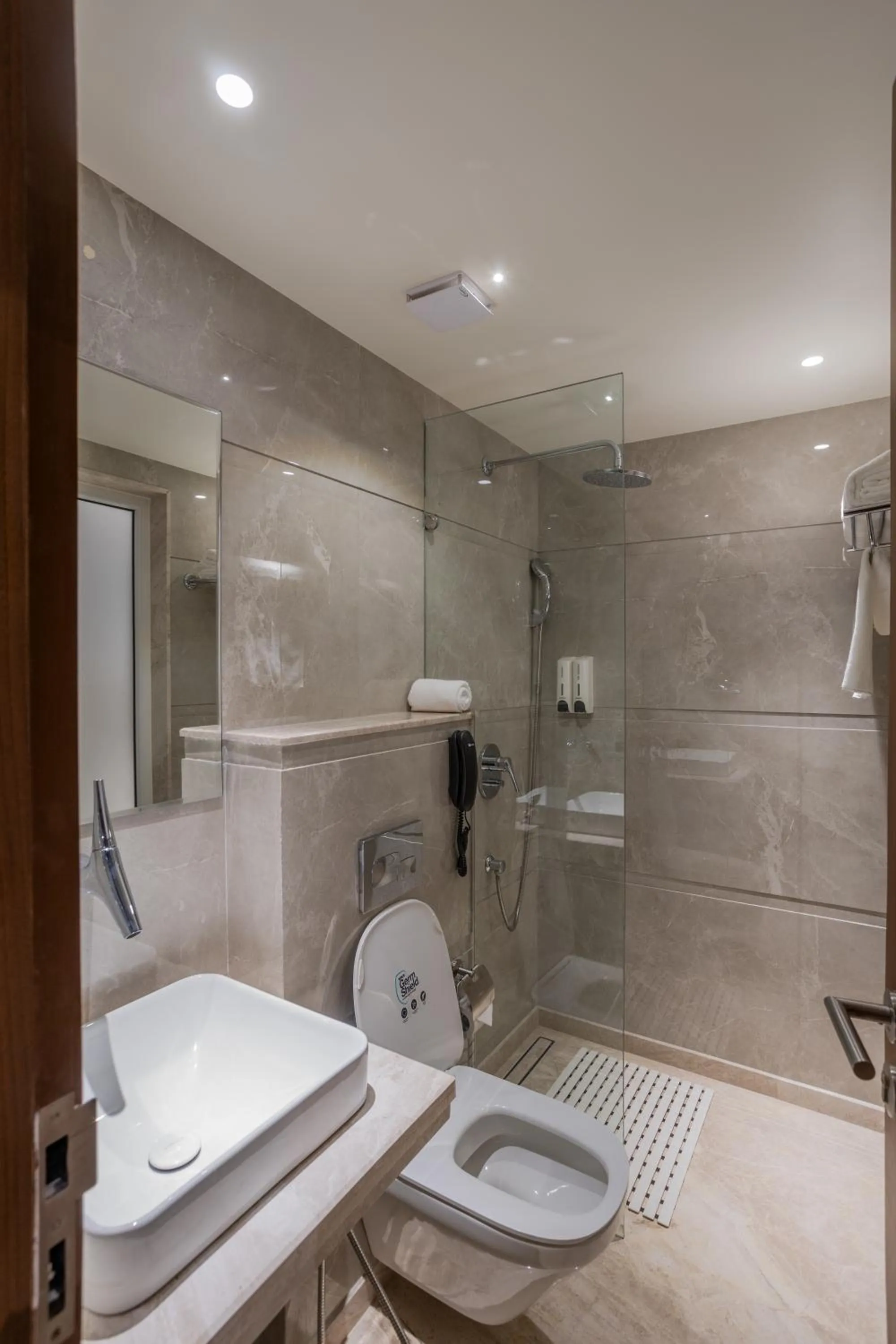 Bathroom in Hotel Golden Aura