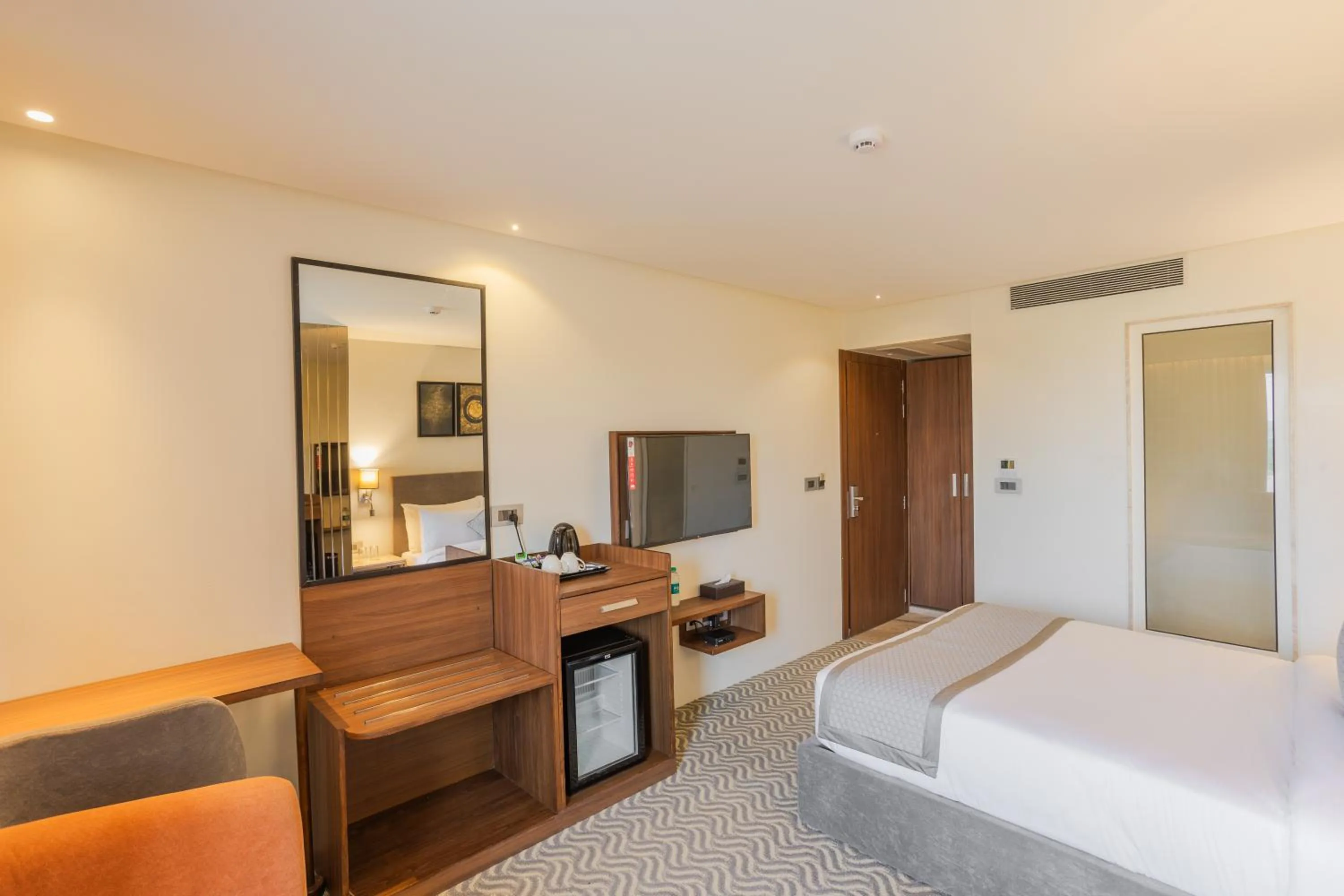 Photo of the whole room in Hotel Golden Aura