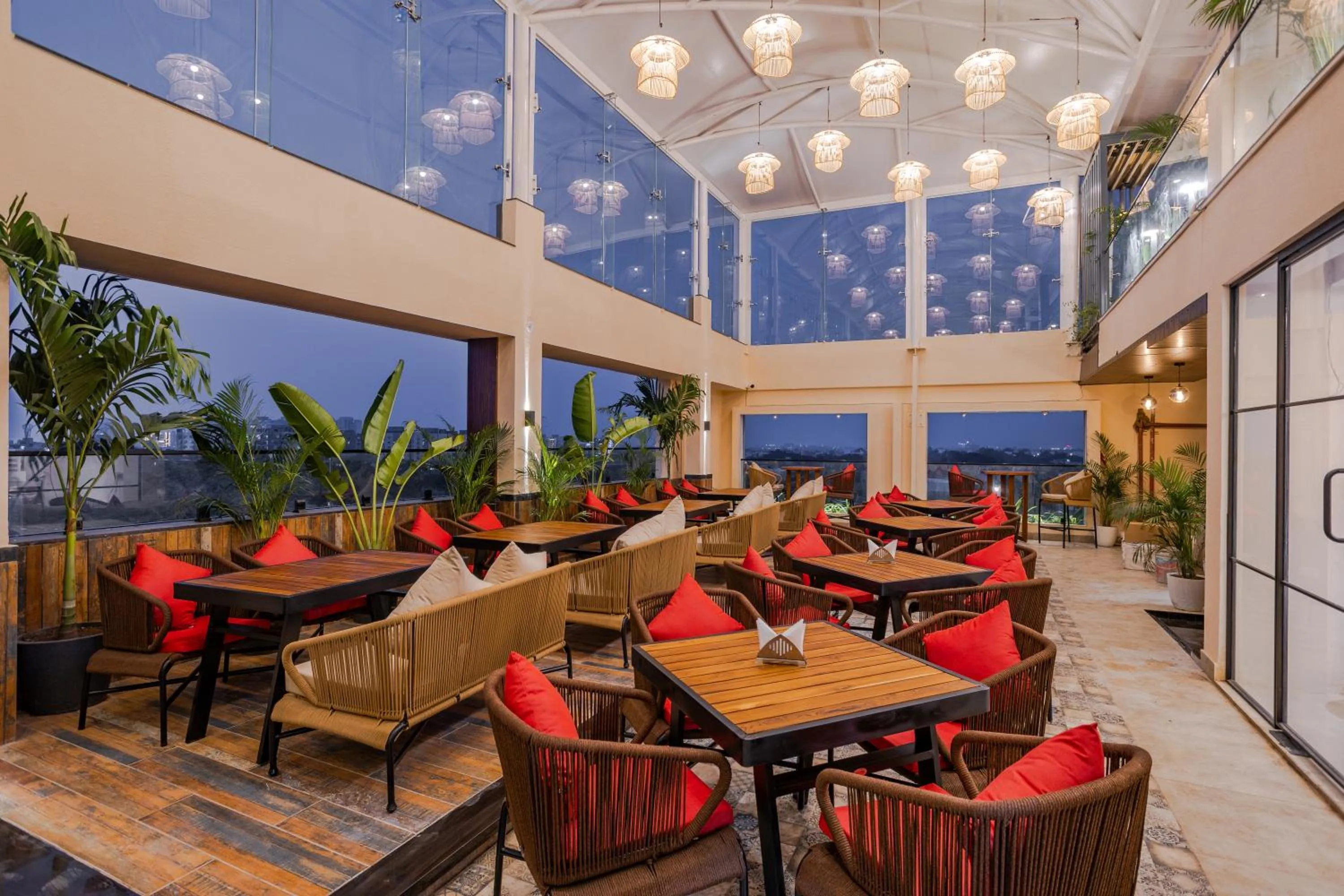 Restaurant/places to eat in Hotel Golden Aura