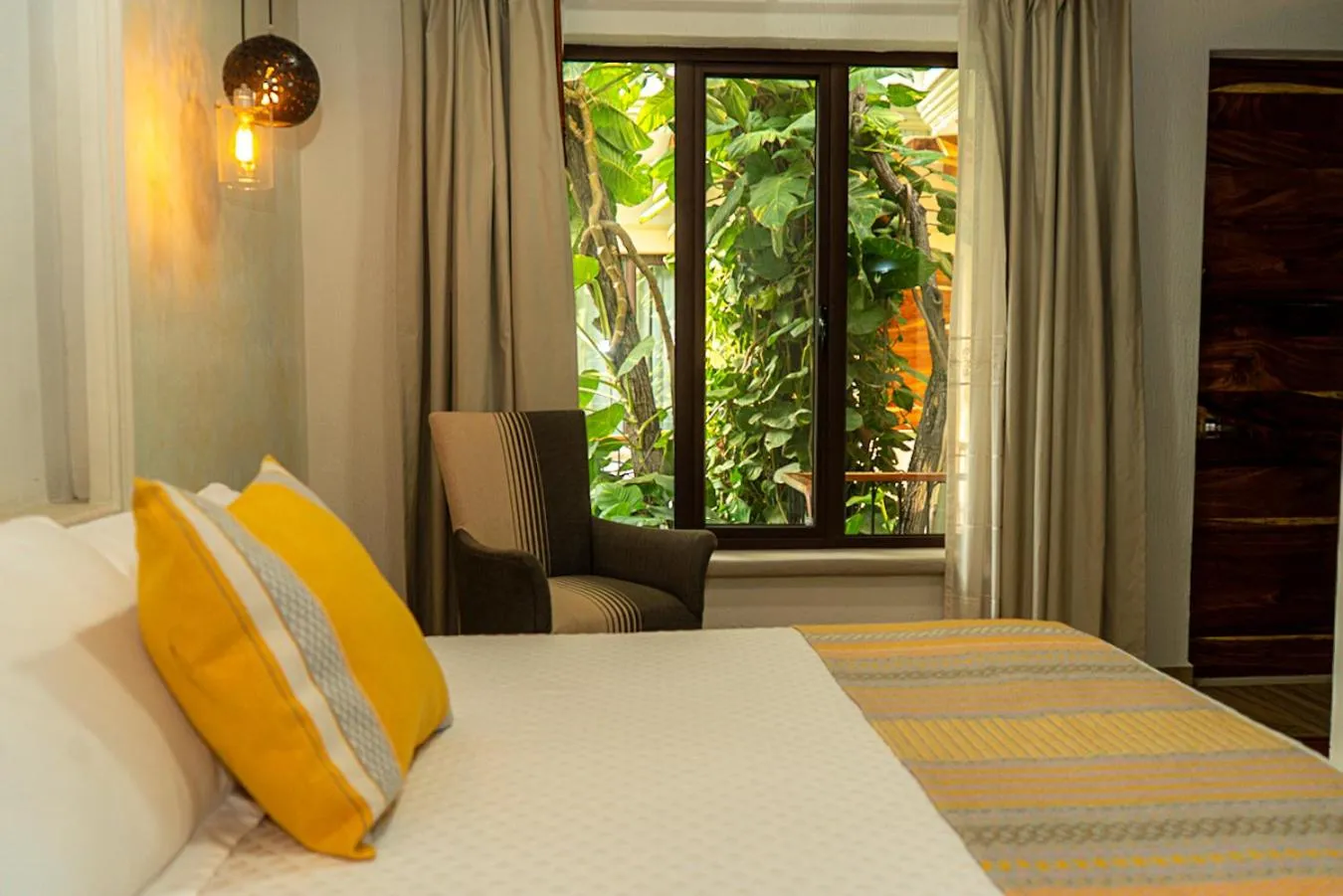 Garden view, Bed in Hotel Casa Vertiz