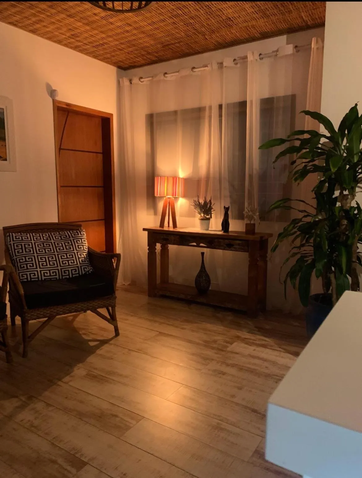 Mar Egeu Arte & Pouso