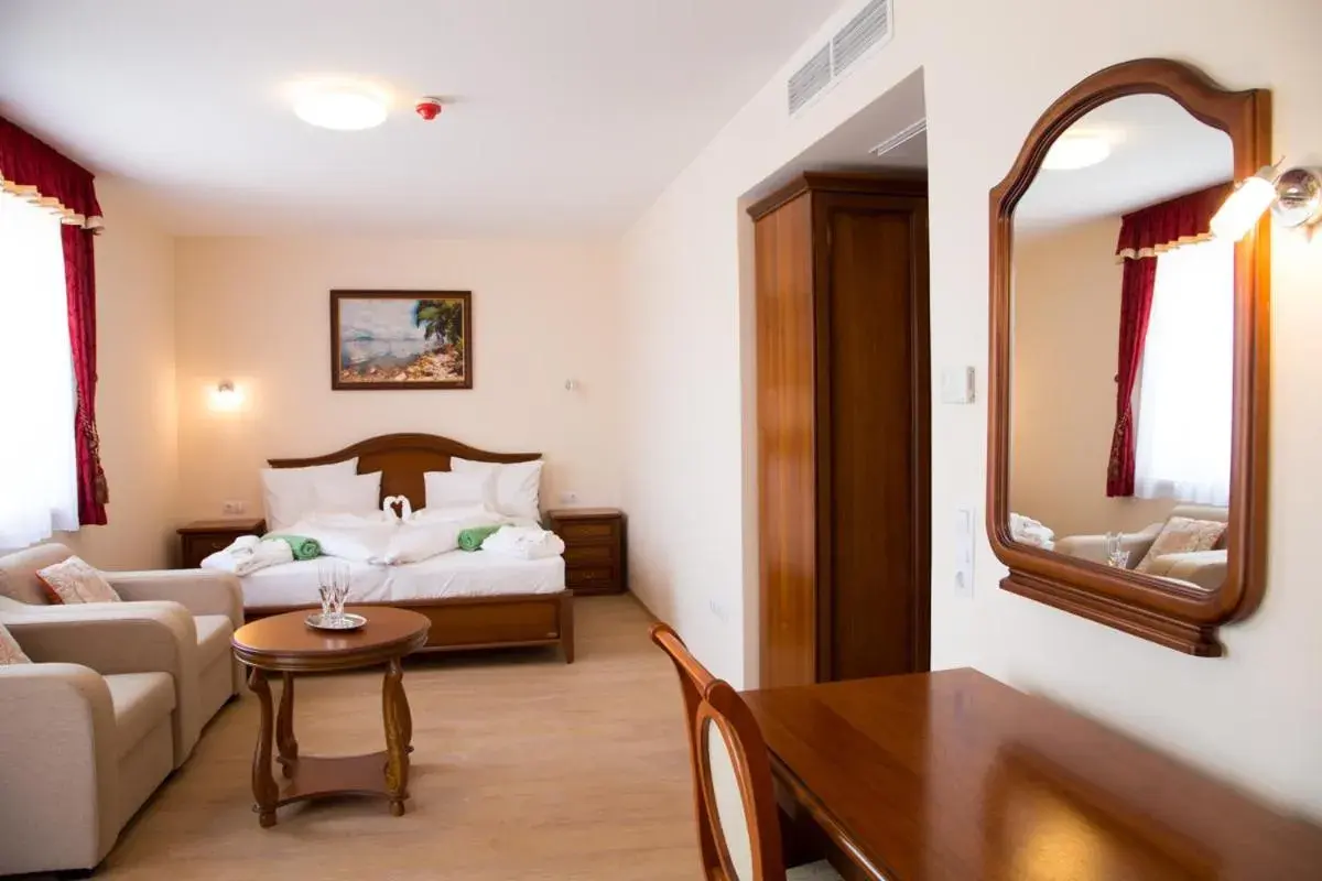 Family Room with Terrace and Garden View in Luxury Hotel Siófok Family Room with Terrace and Garden View in Luxury Hotel Siófok