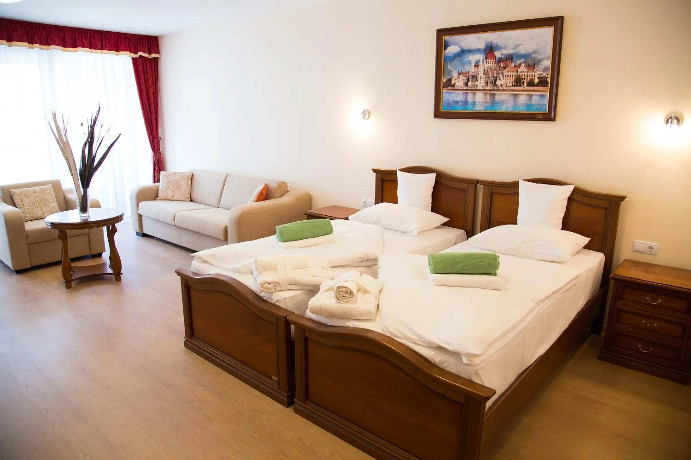 Photo of the whole room, Bed in Luxury Hotel Siófok