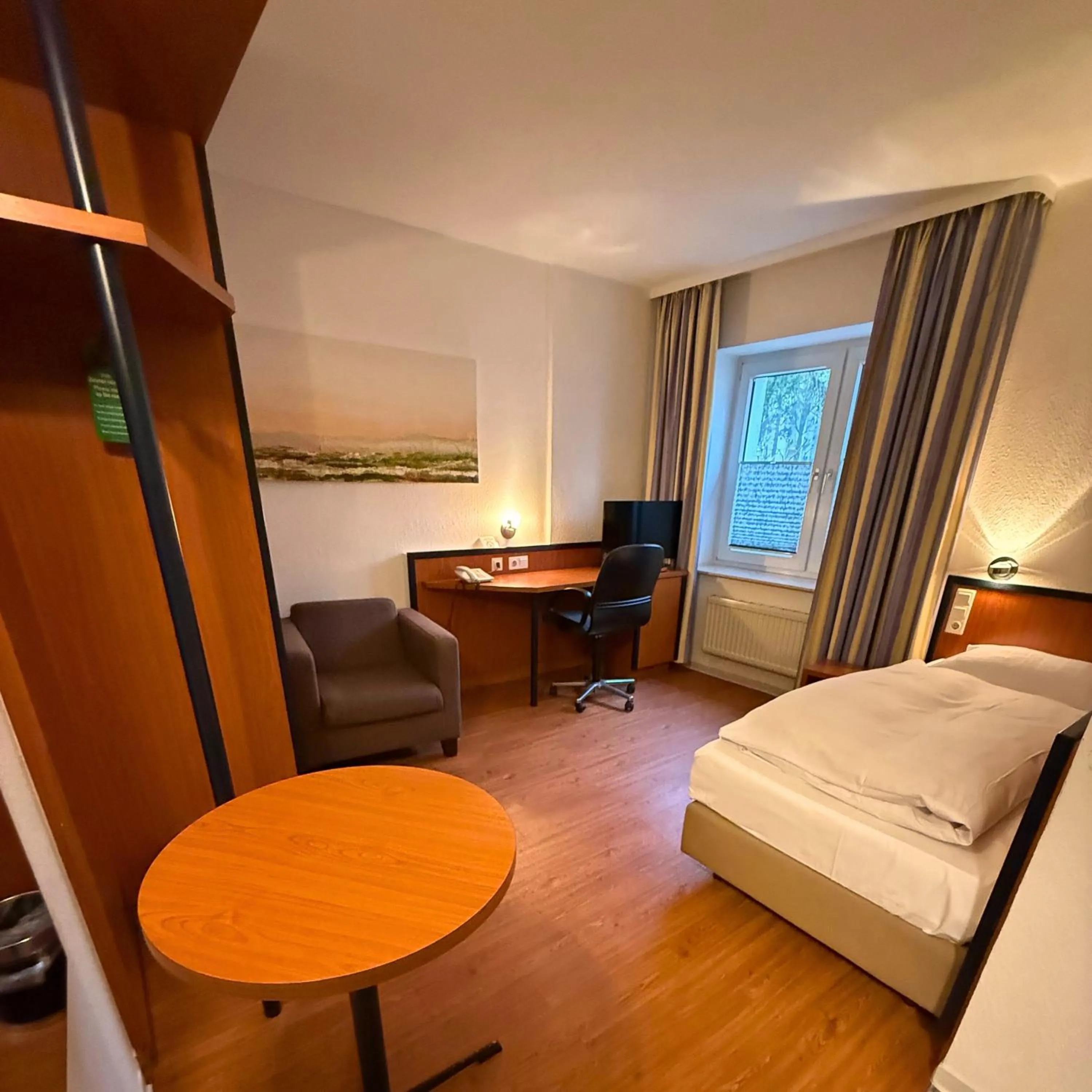 Keyless Boardinghouse