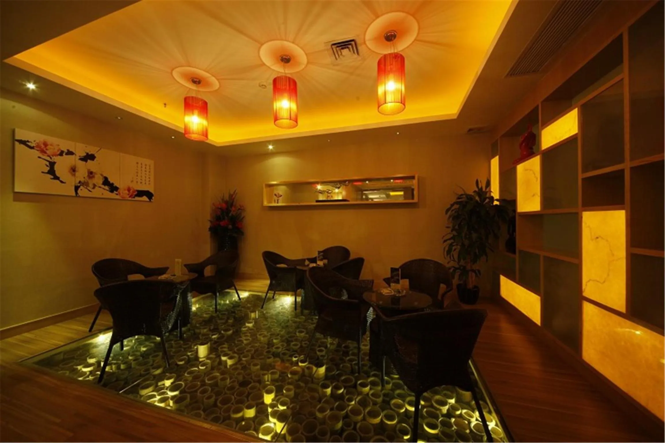 Communal lounge/ TV room in Foshan Royal Prince Hotel