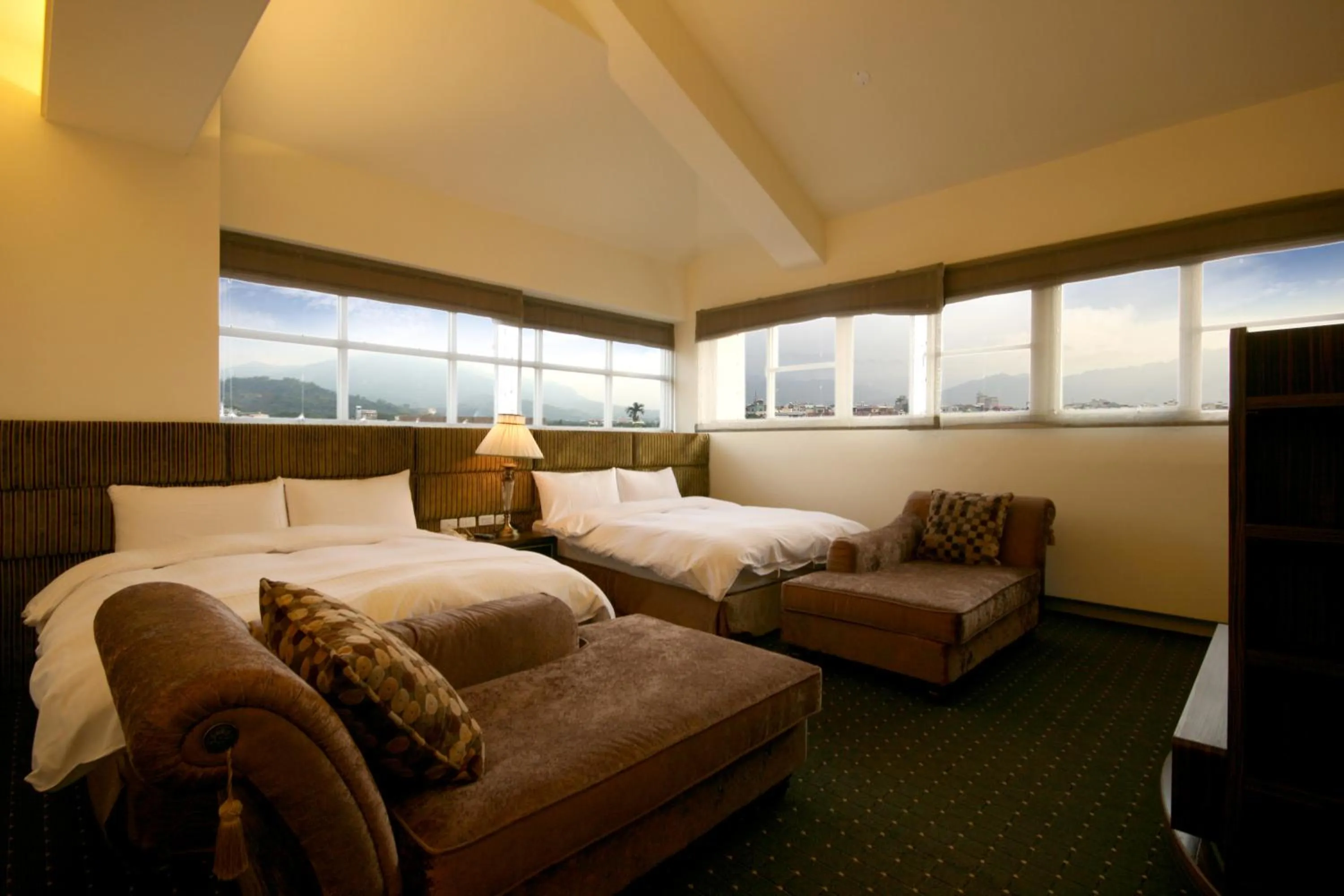 Mountain view, Bed in Mountain Fish Water Hotel