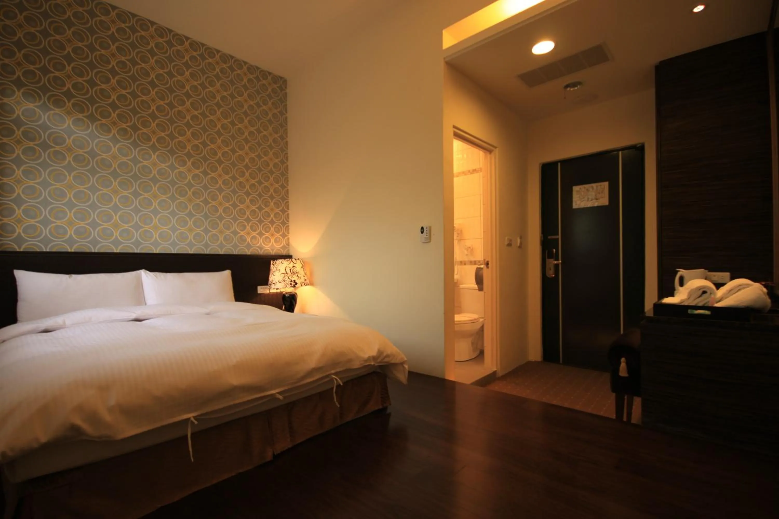 Photo of the whole room, Bed in Mountain Fish Water Hotel