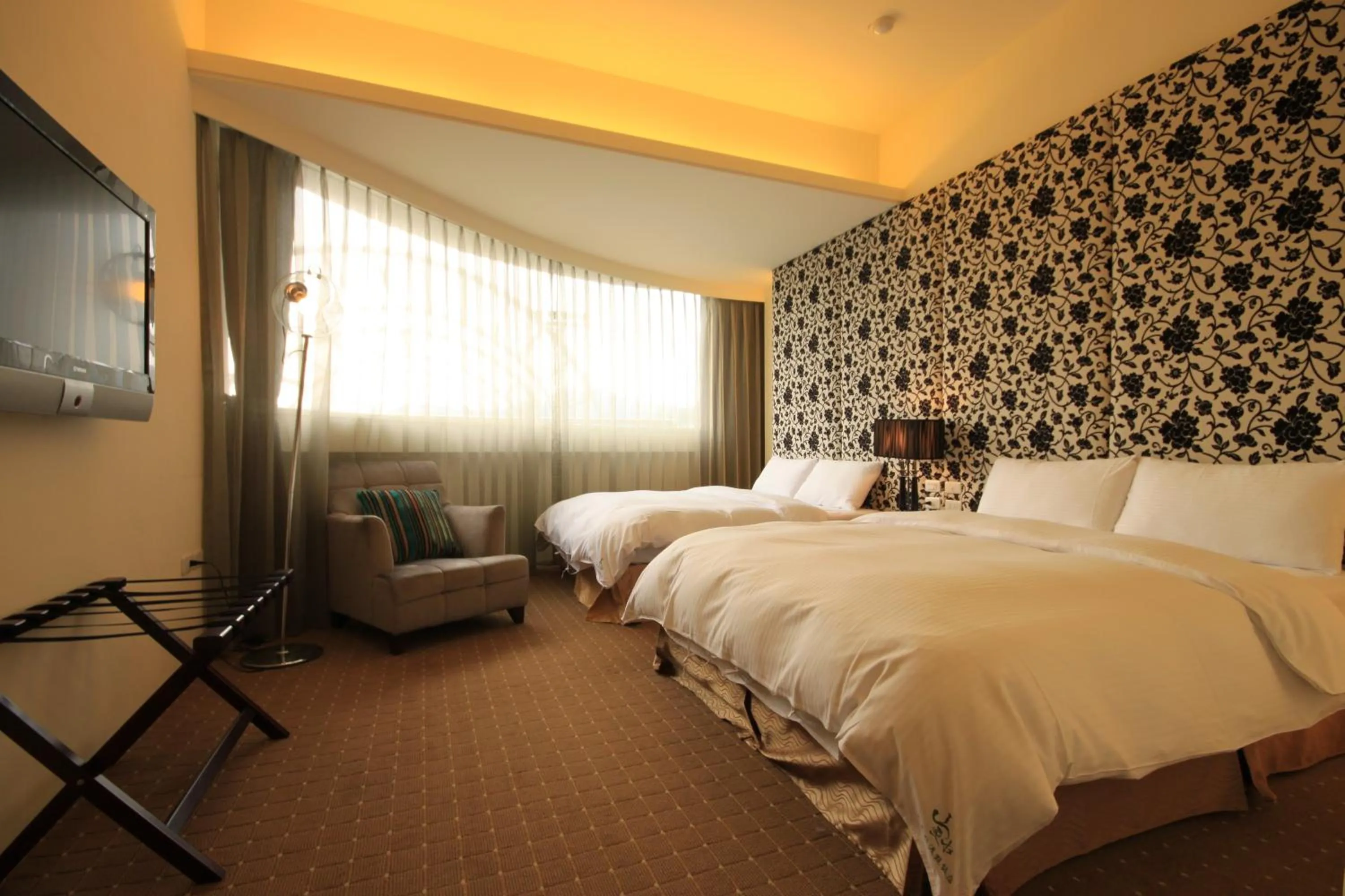 Photo of the whole room, Bed in Mountain Fish Water Hotel