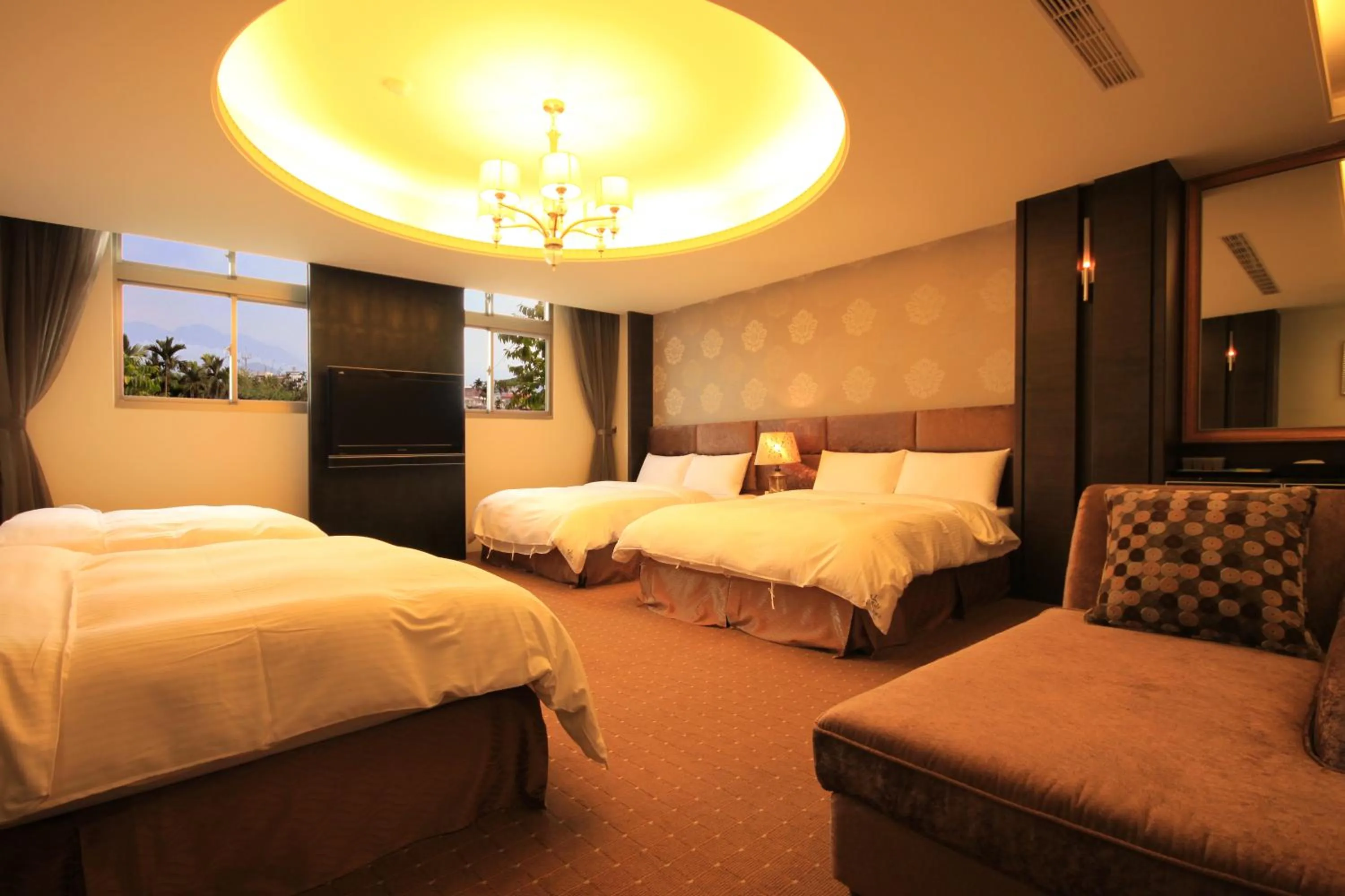 Photo of the whole room, Bed in Mountain Fish Water Hotel