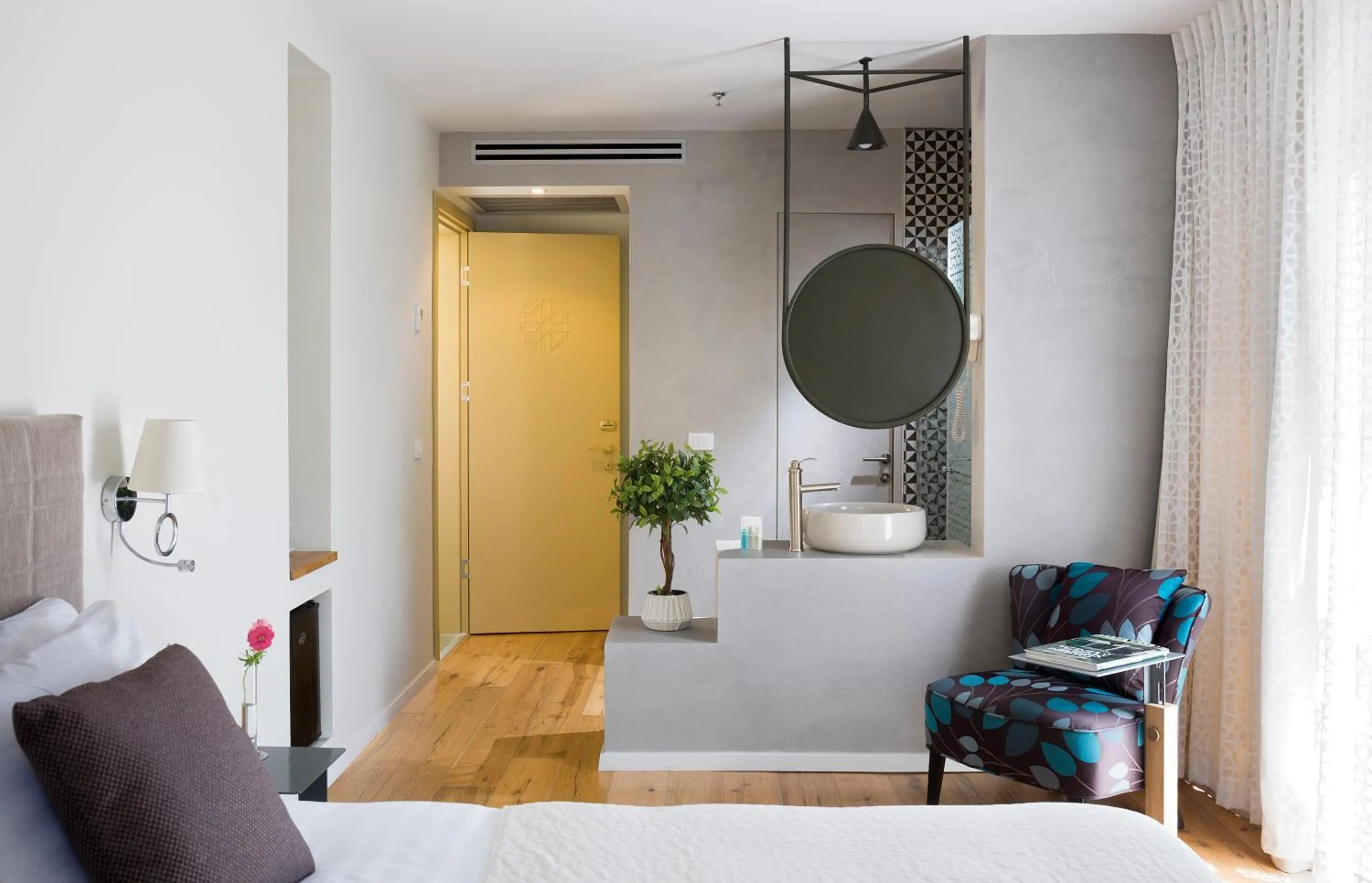 Bathroom, Bed in Margosa Boutique Hotel Tel-Aviv Jaffa