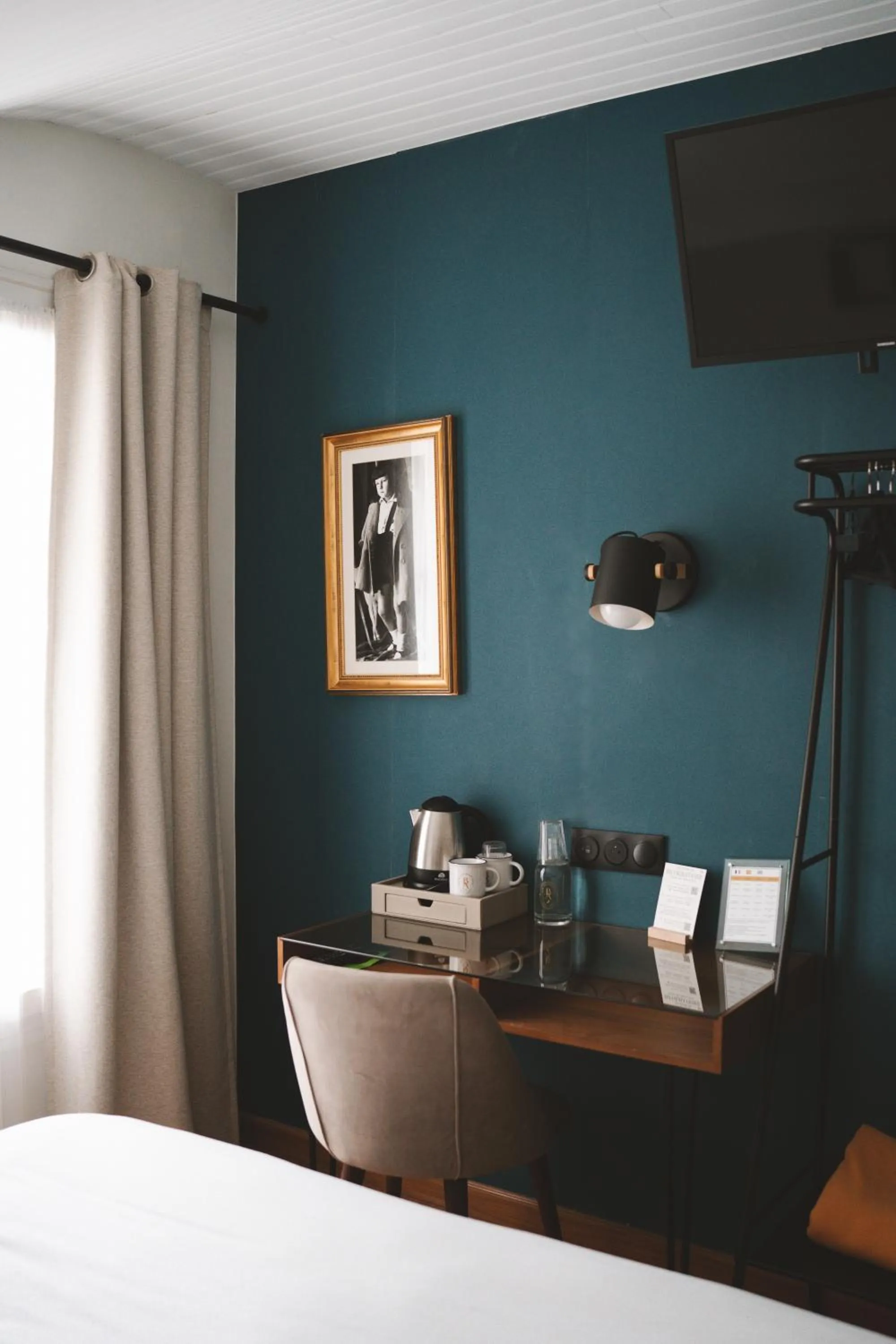 Decorative detail, Bed in Hôtel des Beaux Arts