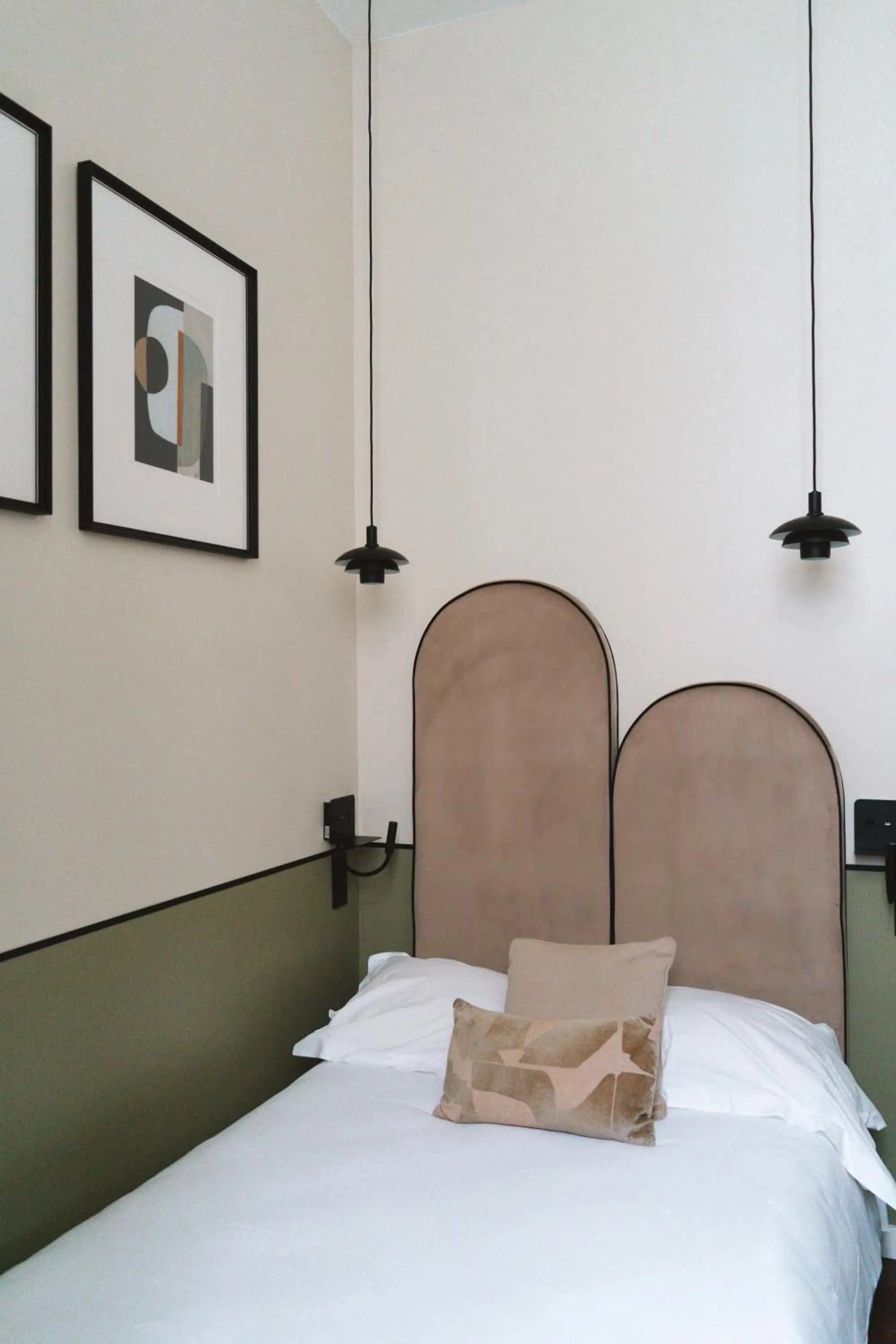 Bed in Hôtel des Beaux Arts
