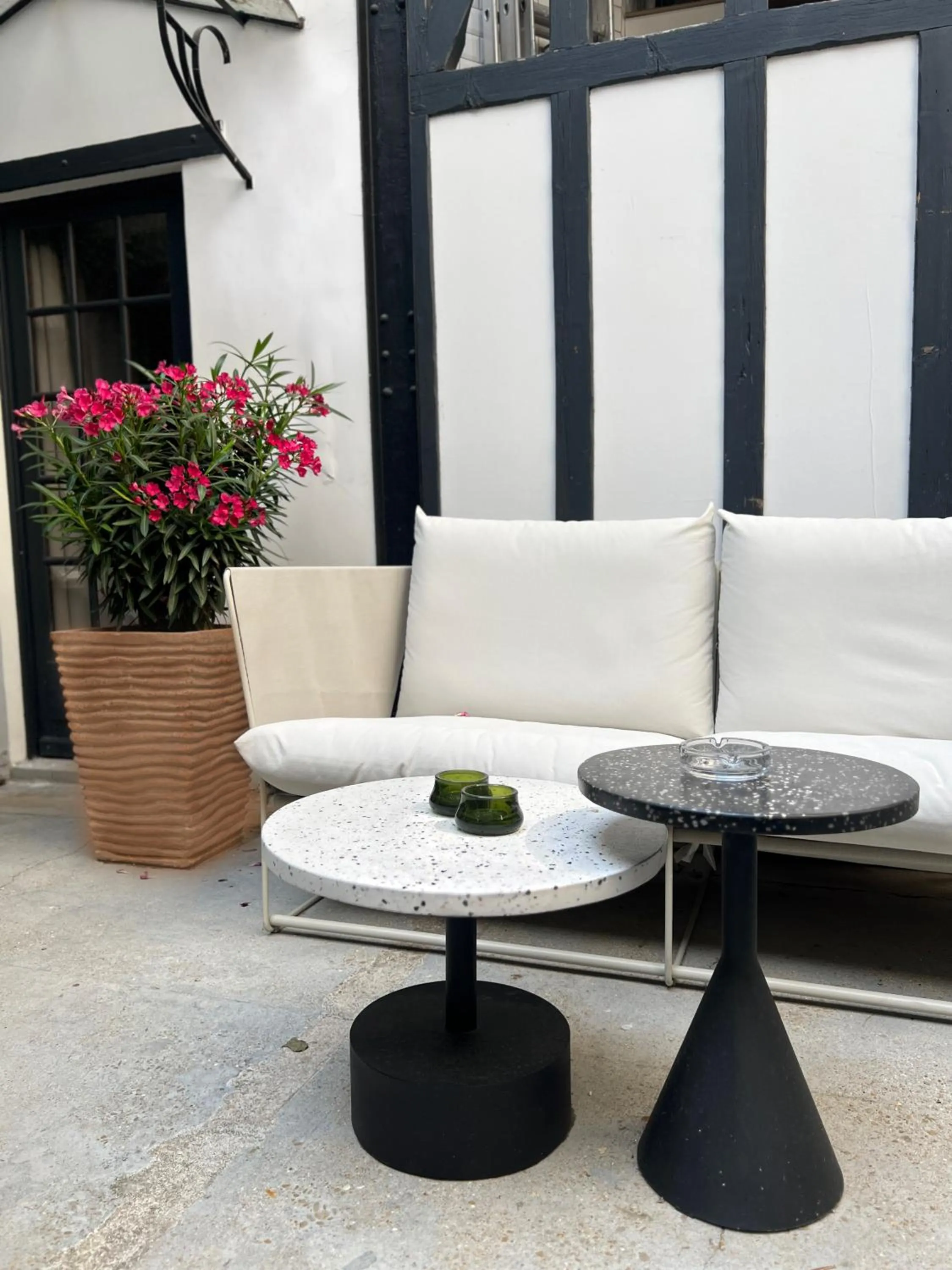 Patio in Hôtel des Beaux Arts