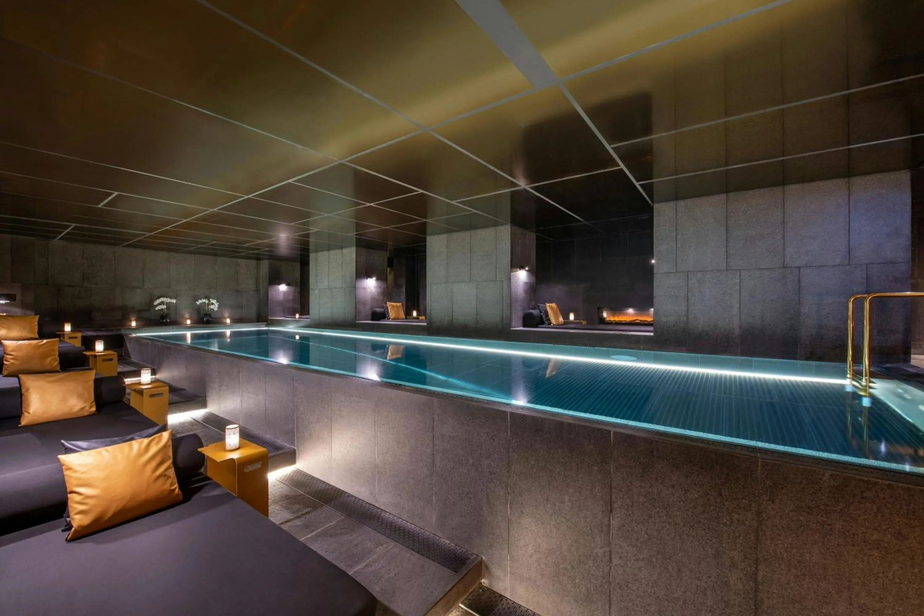 Swimming pool in W Amsterdam