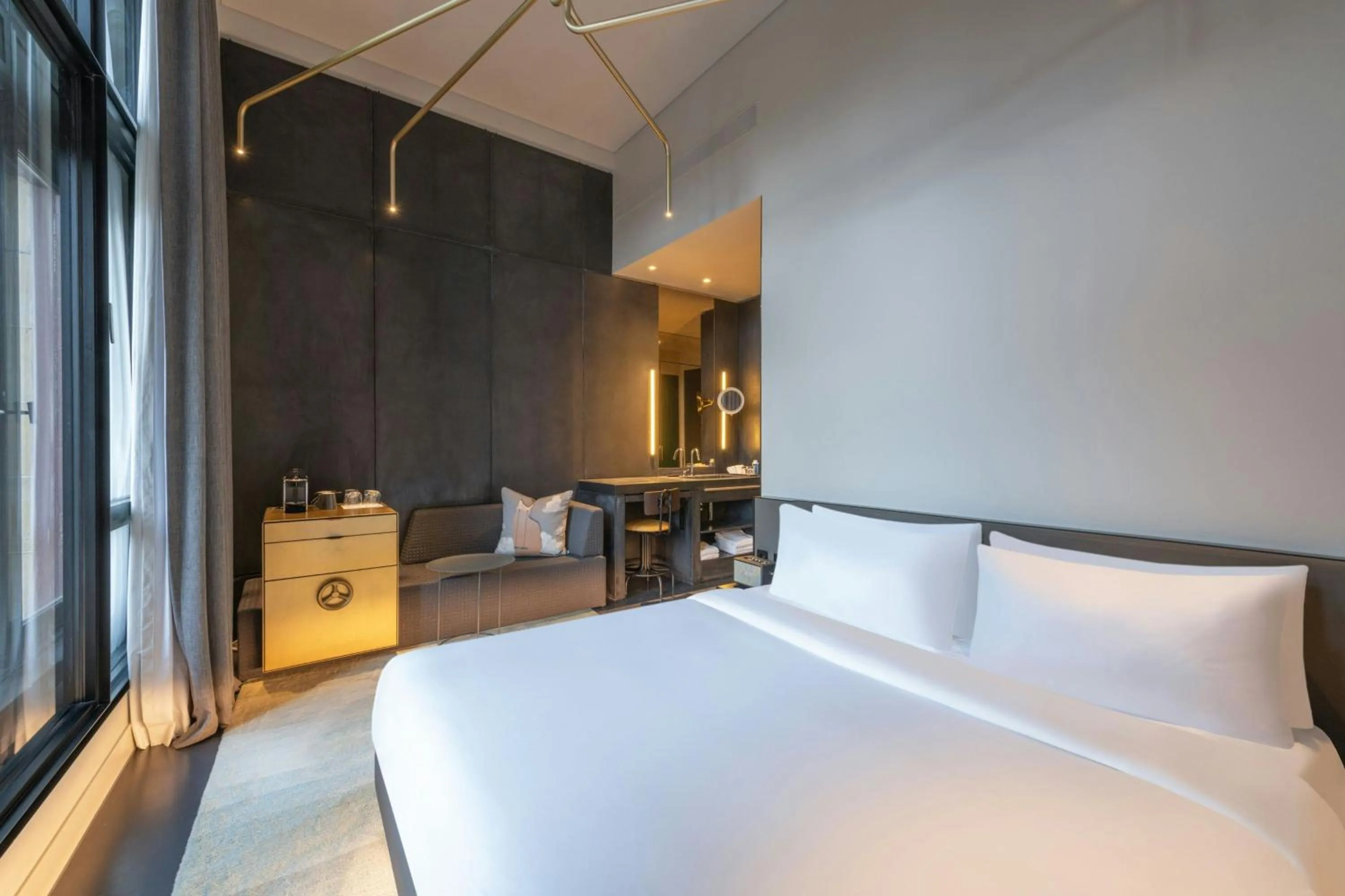 Photo of the whole room, Bed in W Amsterdam