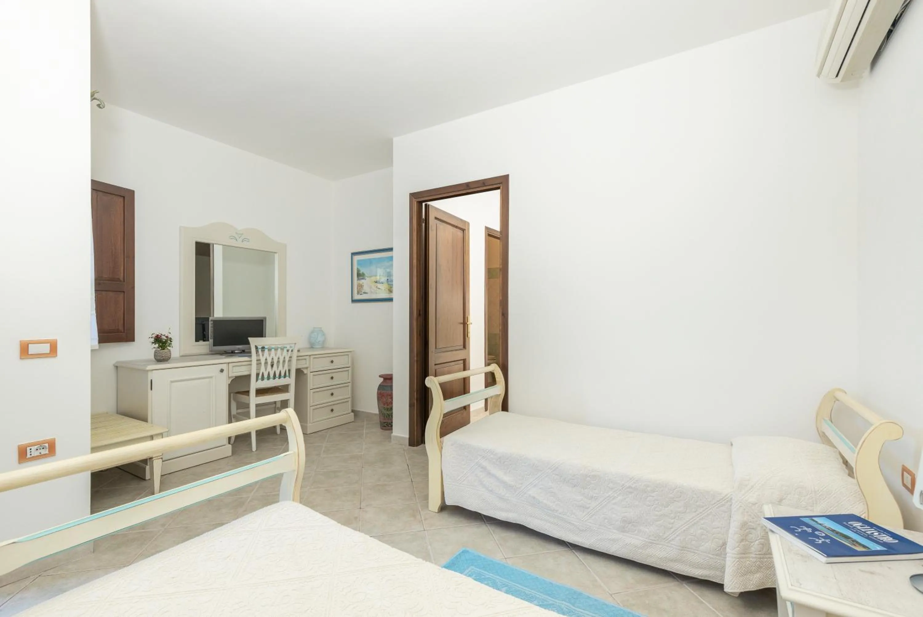 Photo of the whole room, Bed in Hotel Genna 'e Masoni