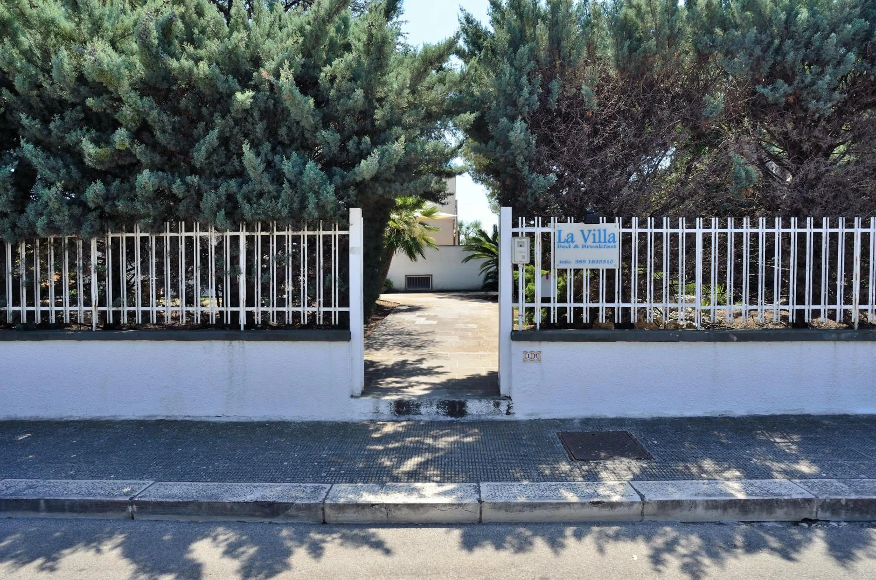 Facade/entrance in Bed and Breakfast La Villa AMBIENTI SANIFICATI CON GENERATORE DI OZONO