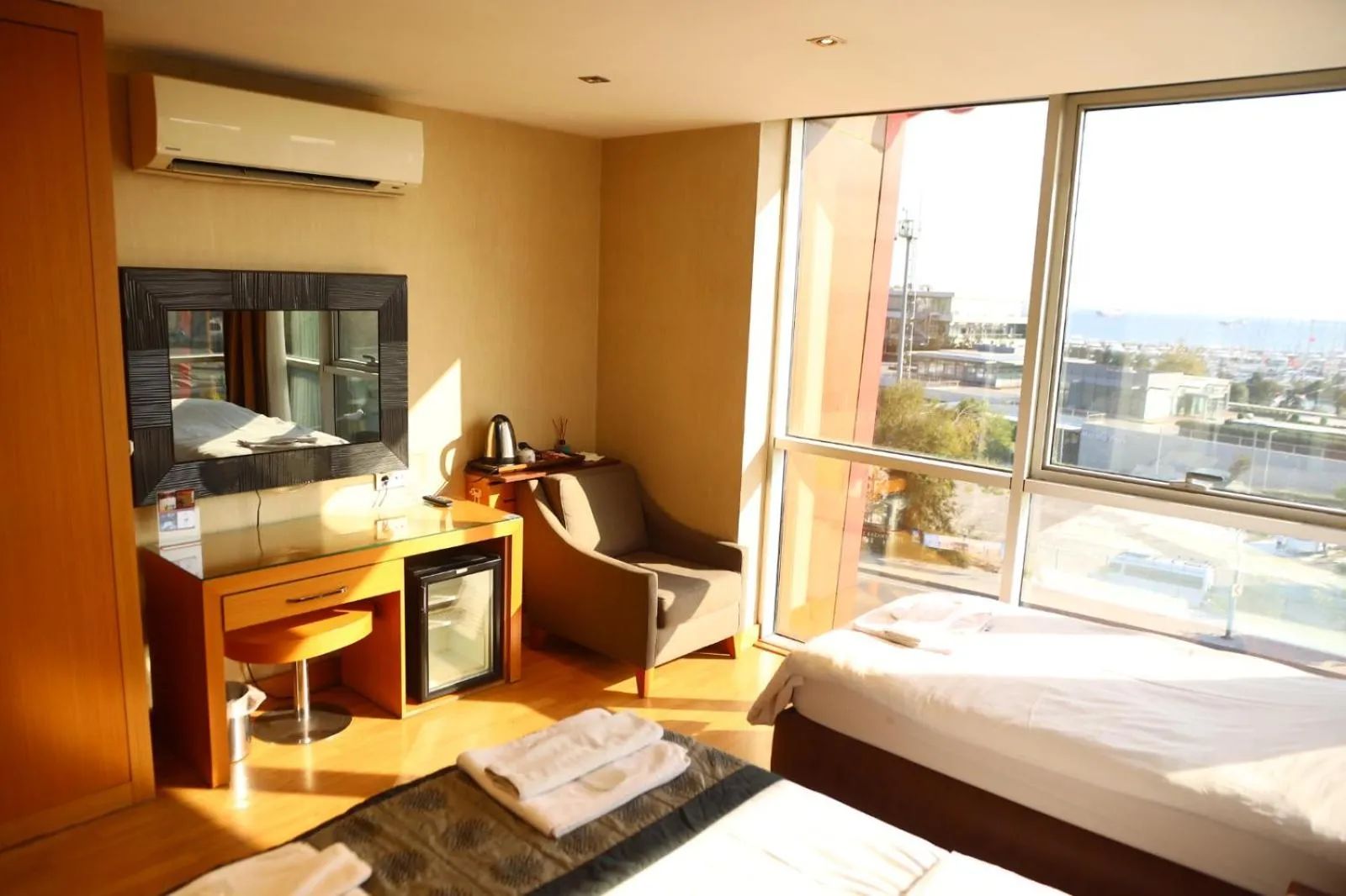 Photo of the whole room, Bed in Le Marde Hotel