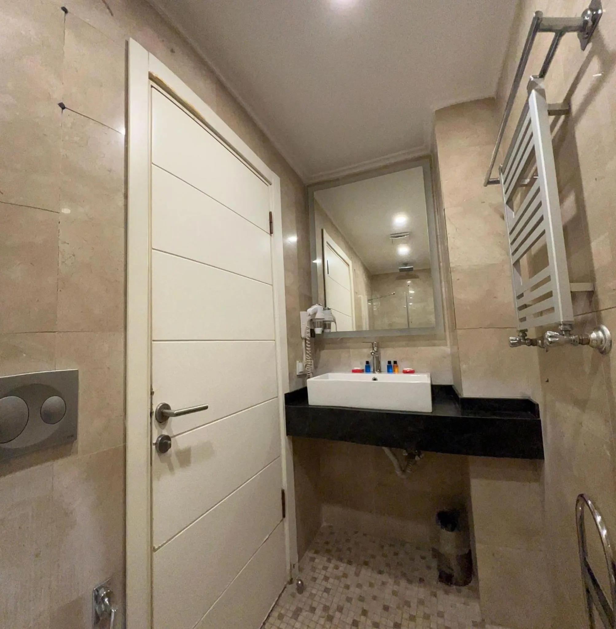 Bathroom in Le Marde Hotel