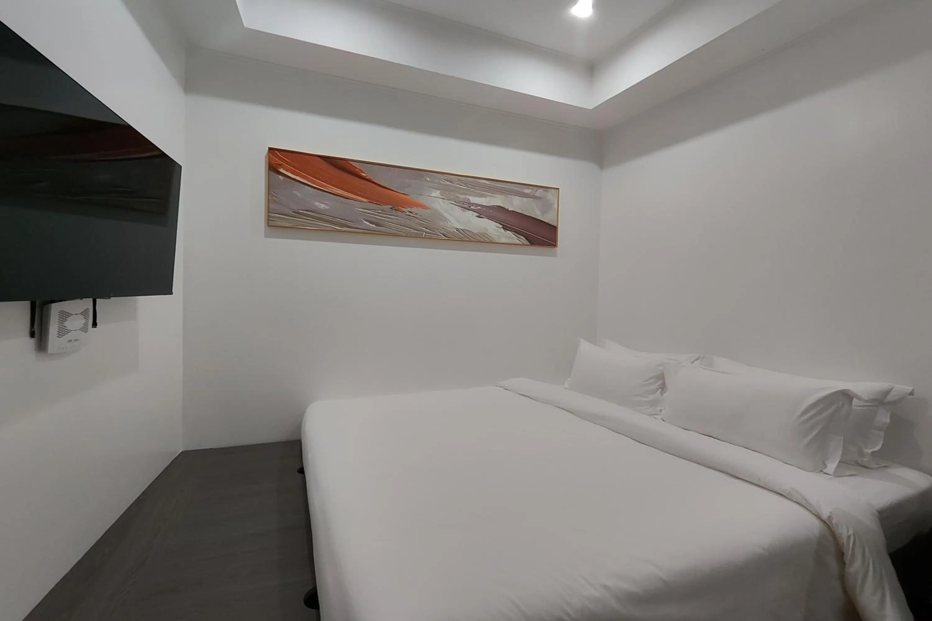 Bed in Mactan Grand Golden Hotel near Airport