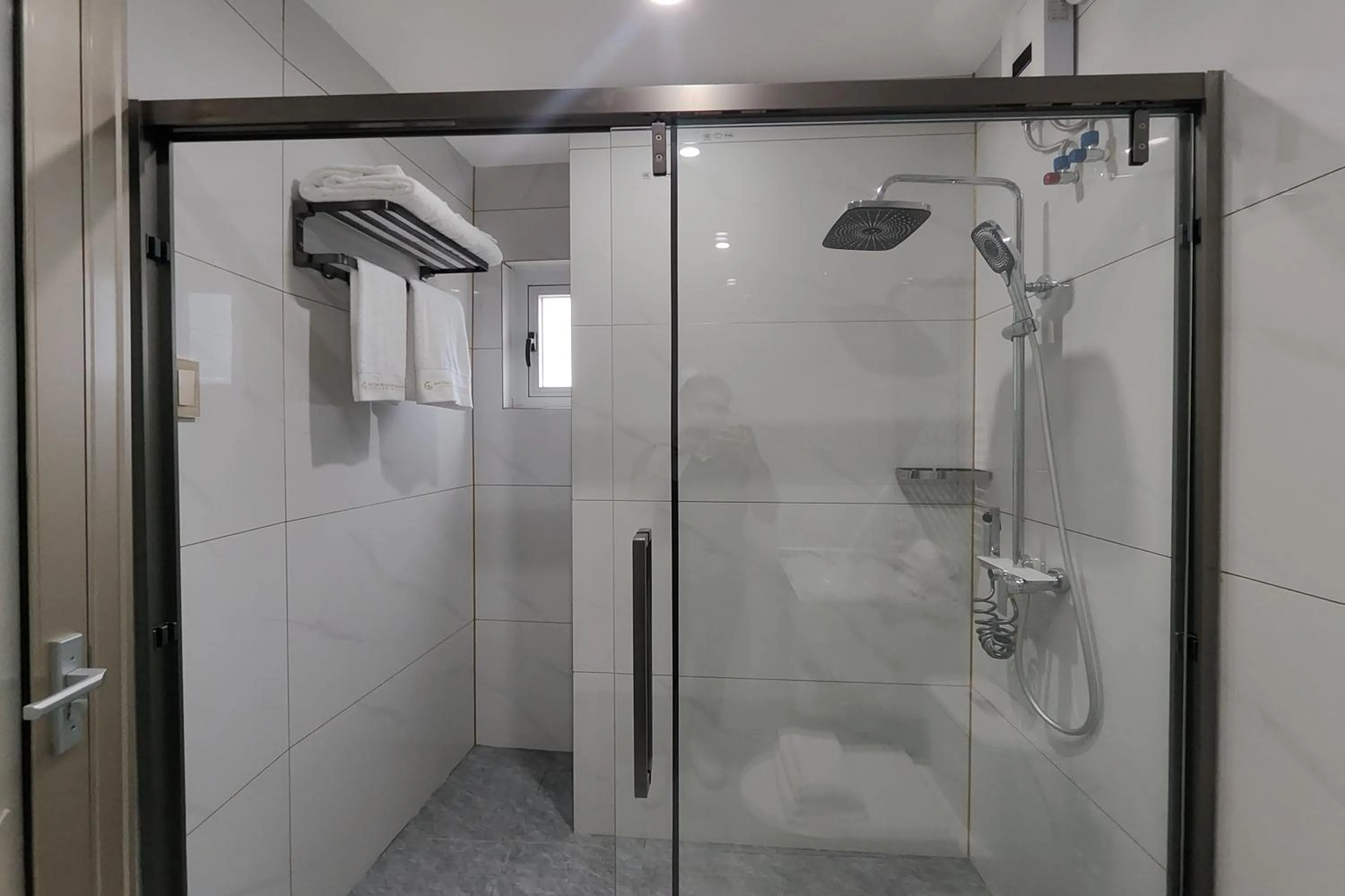 Shower in Mactan Grand Golden Hotel near Airport