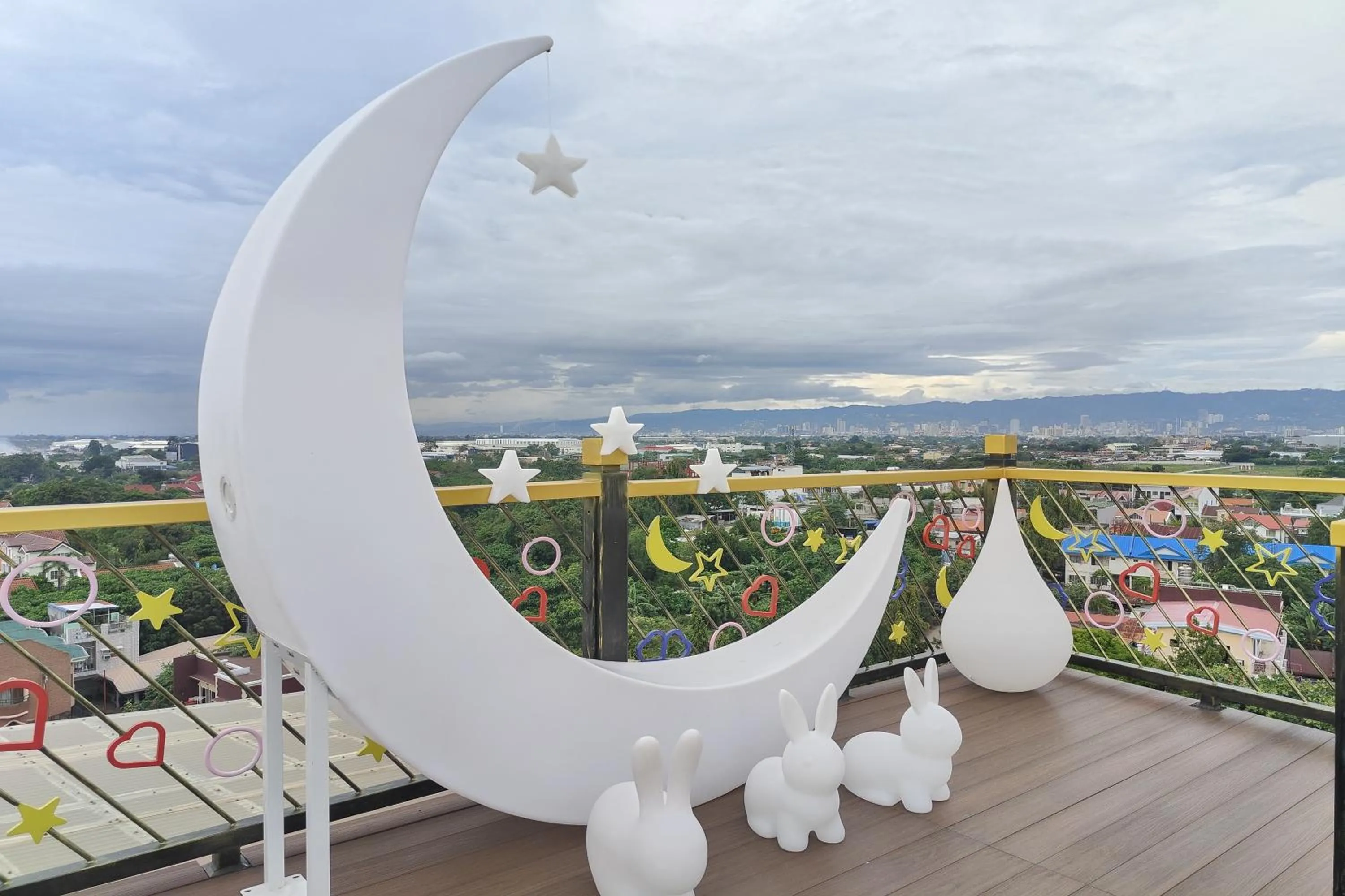 Lounge or bar in Mactan Grand Golden Hotel near Airport