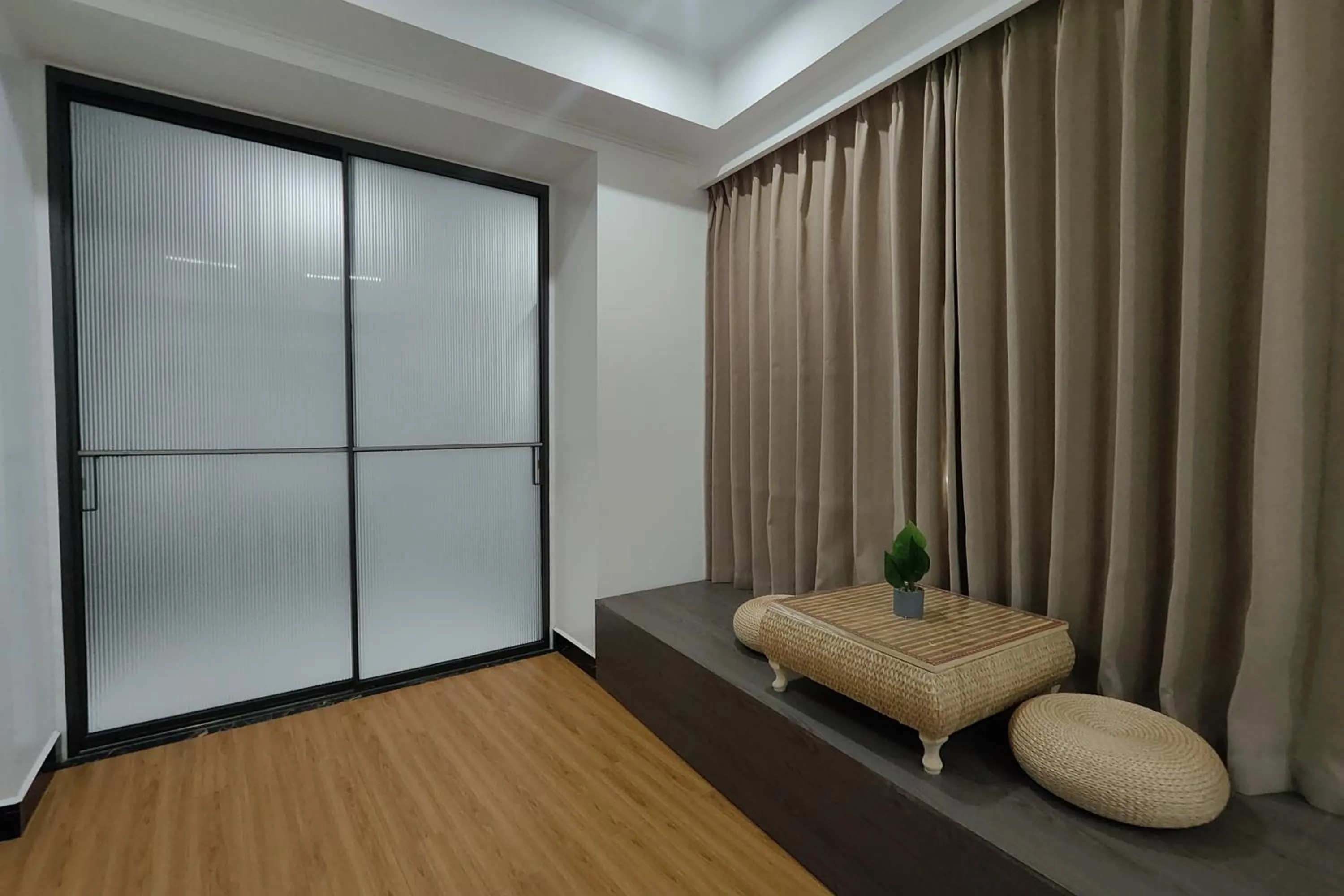 wardrobe in Mactan Grand Golden Hotel near Airport