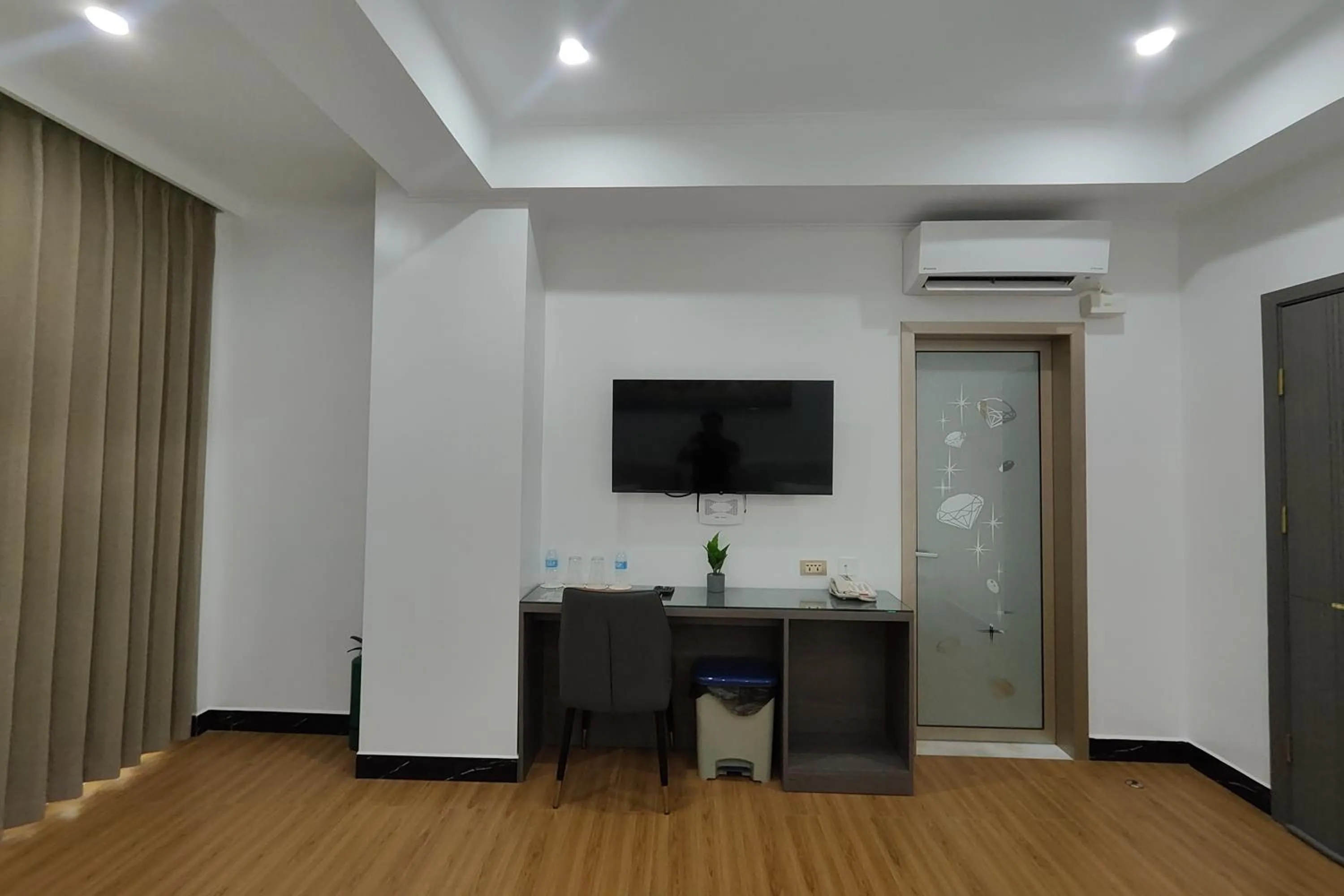 air conditioner in Mactan Grand Golden Hotel near Airport