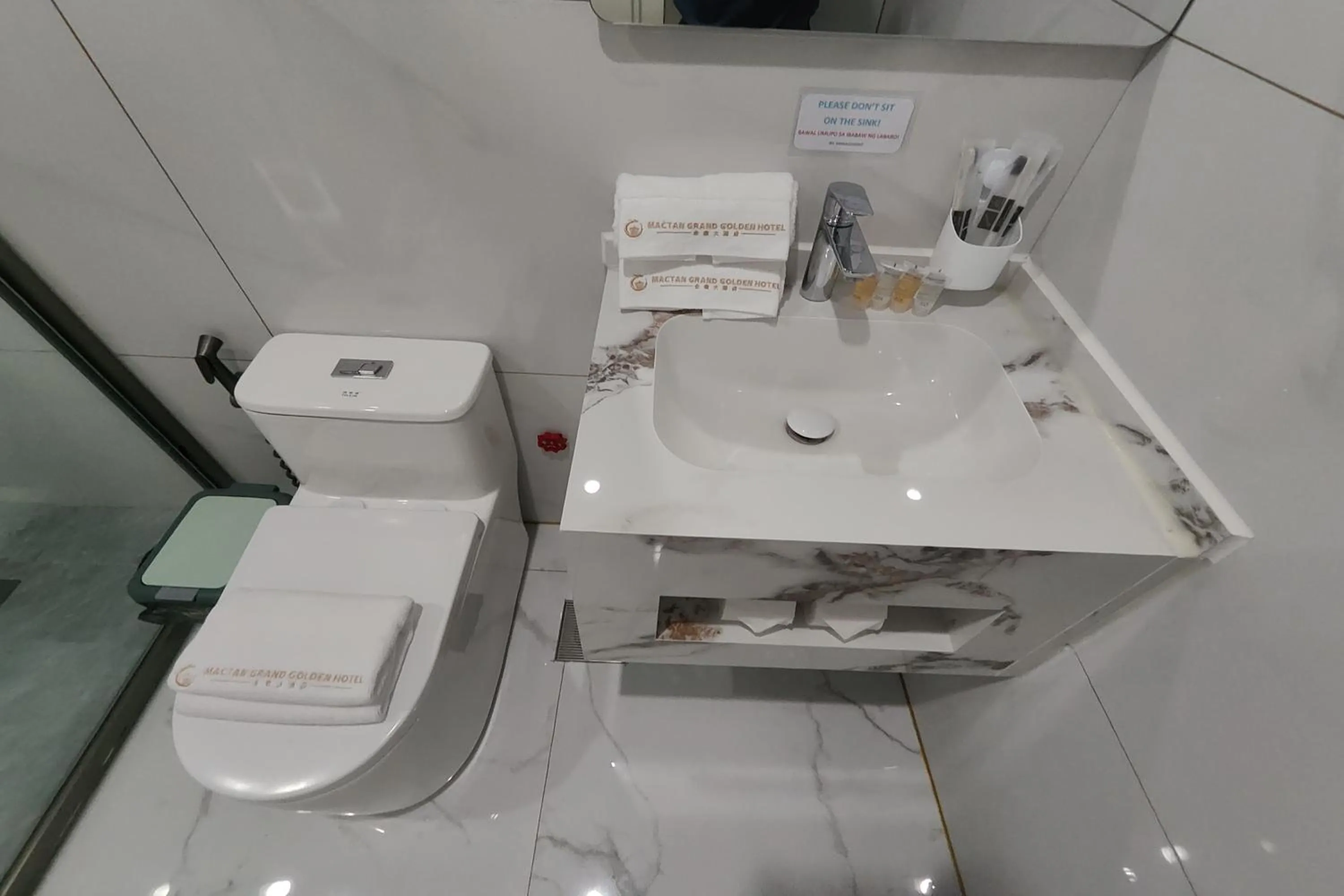 Bathroom in Mactan Grand Golden Hotel near Airport