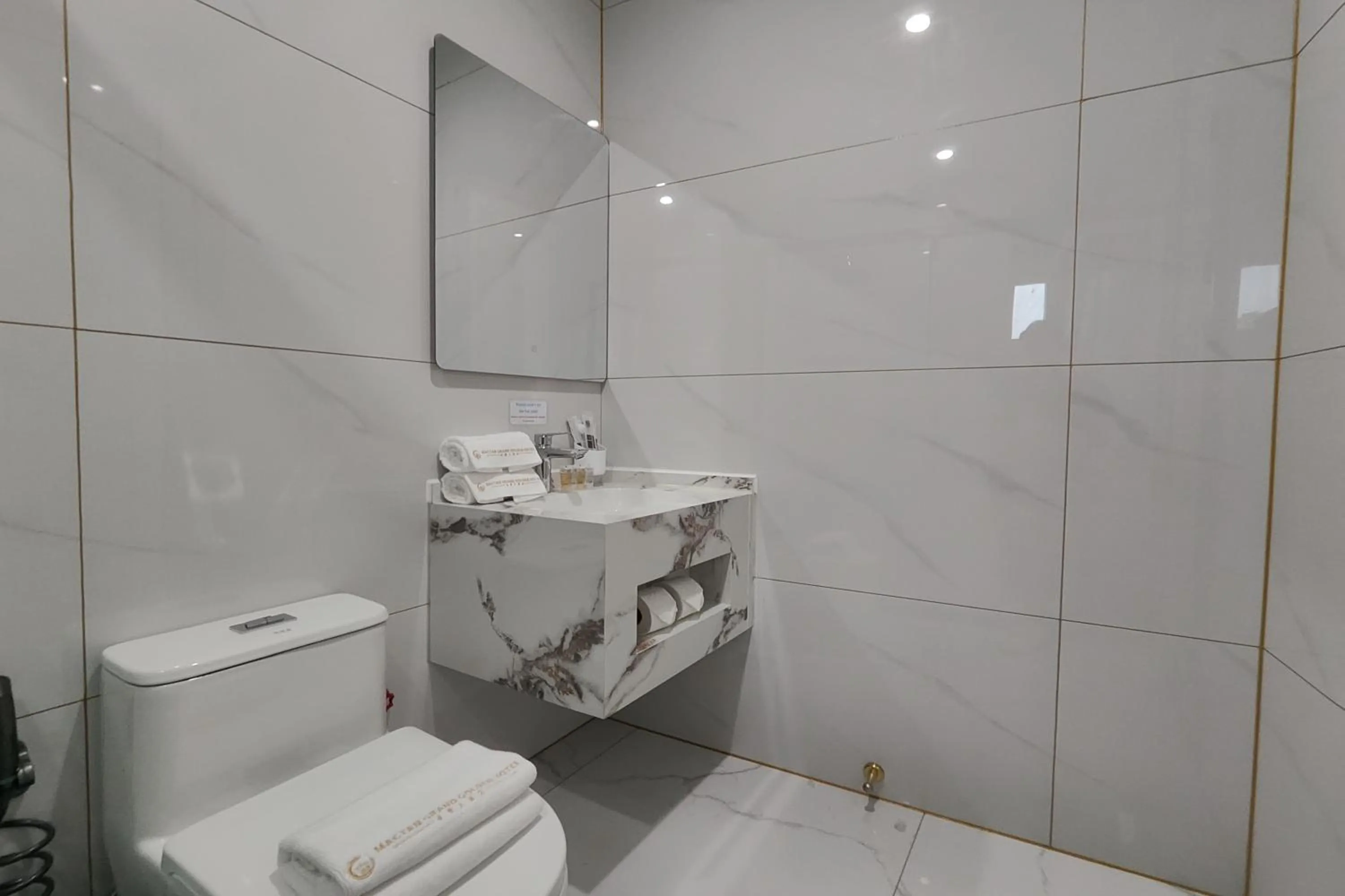 Bathroom in Mactan Grand Golden Hotel near Airport