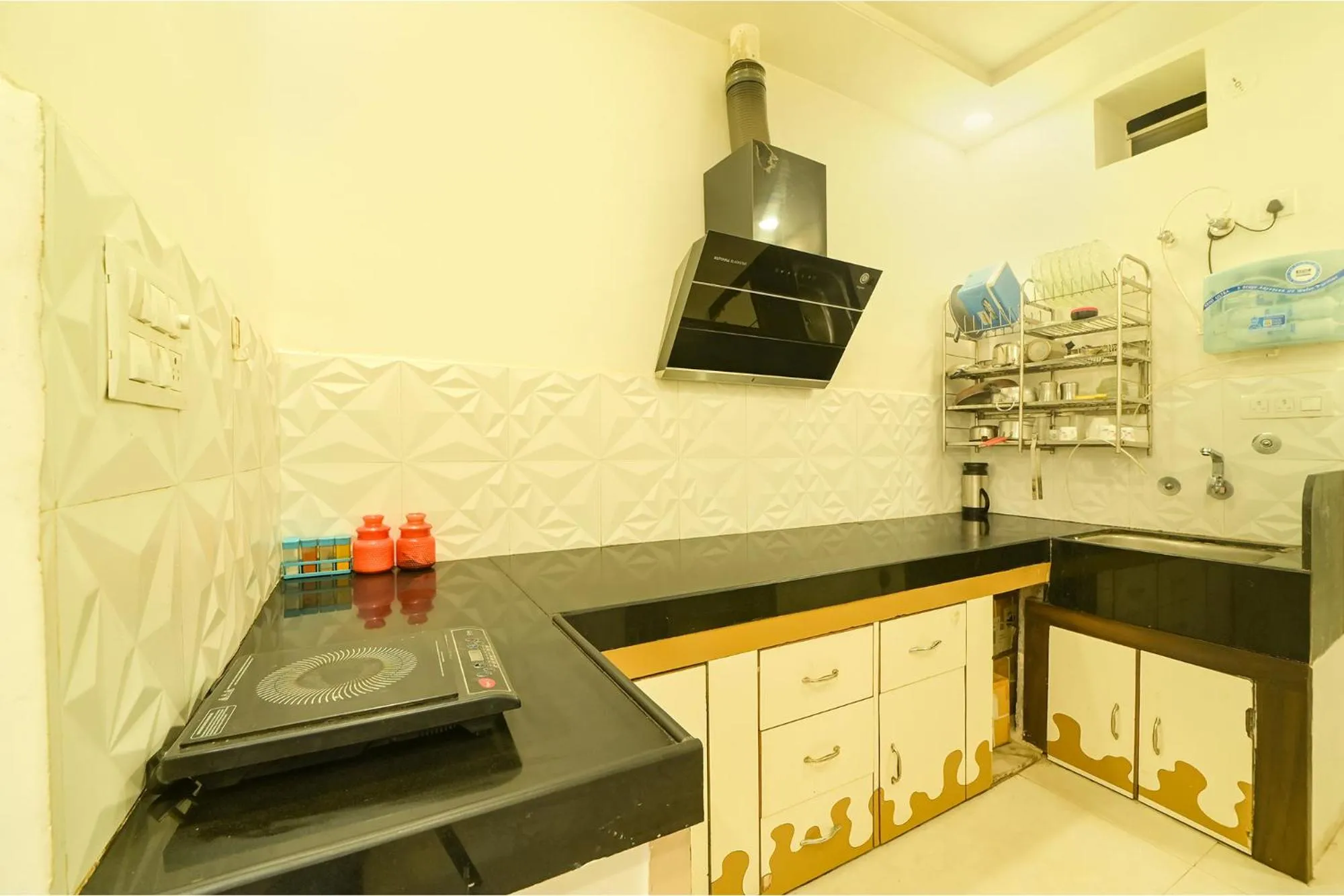 Kitchen or kitchenette in FabHotel Blooming Beds Pearl