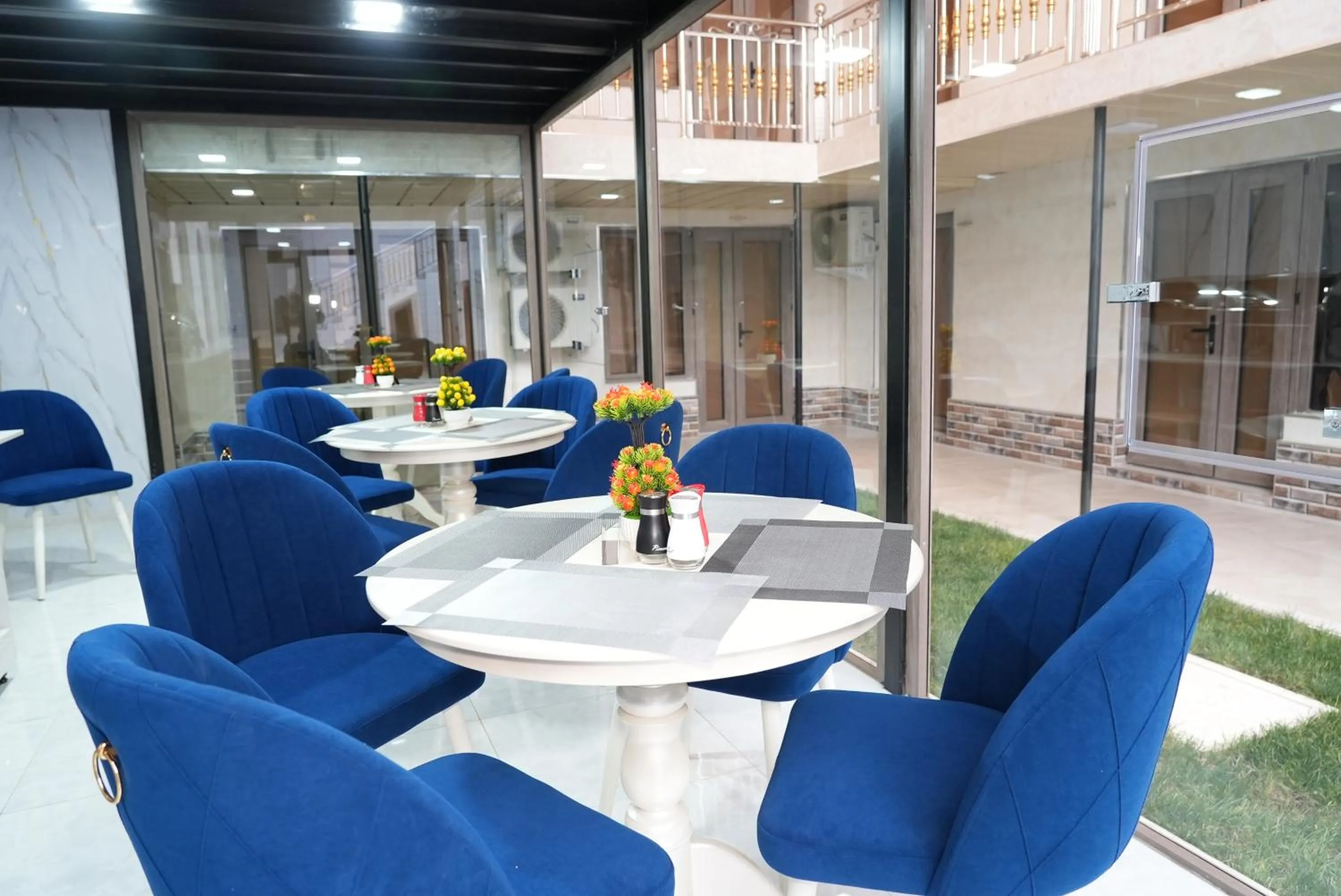 Restaurant/places to eat in Registan Gold