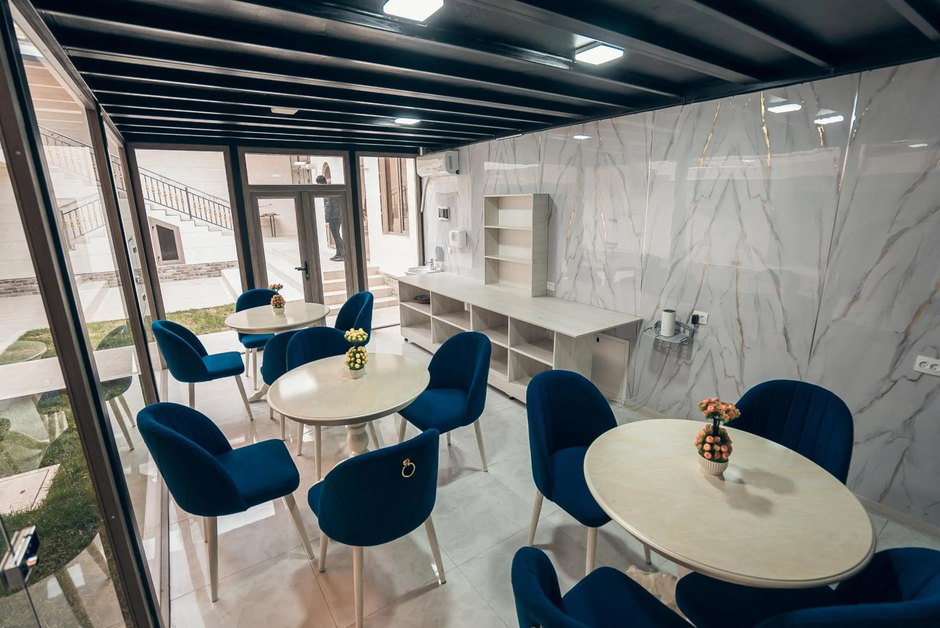 Restaurant/places to eat in Registan Gold