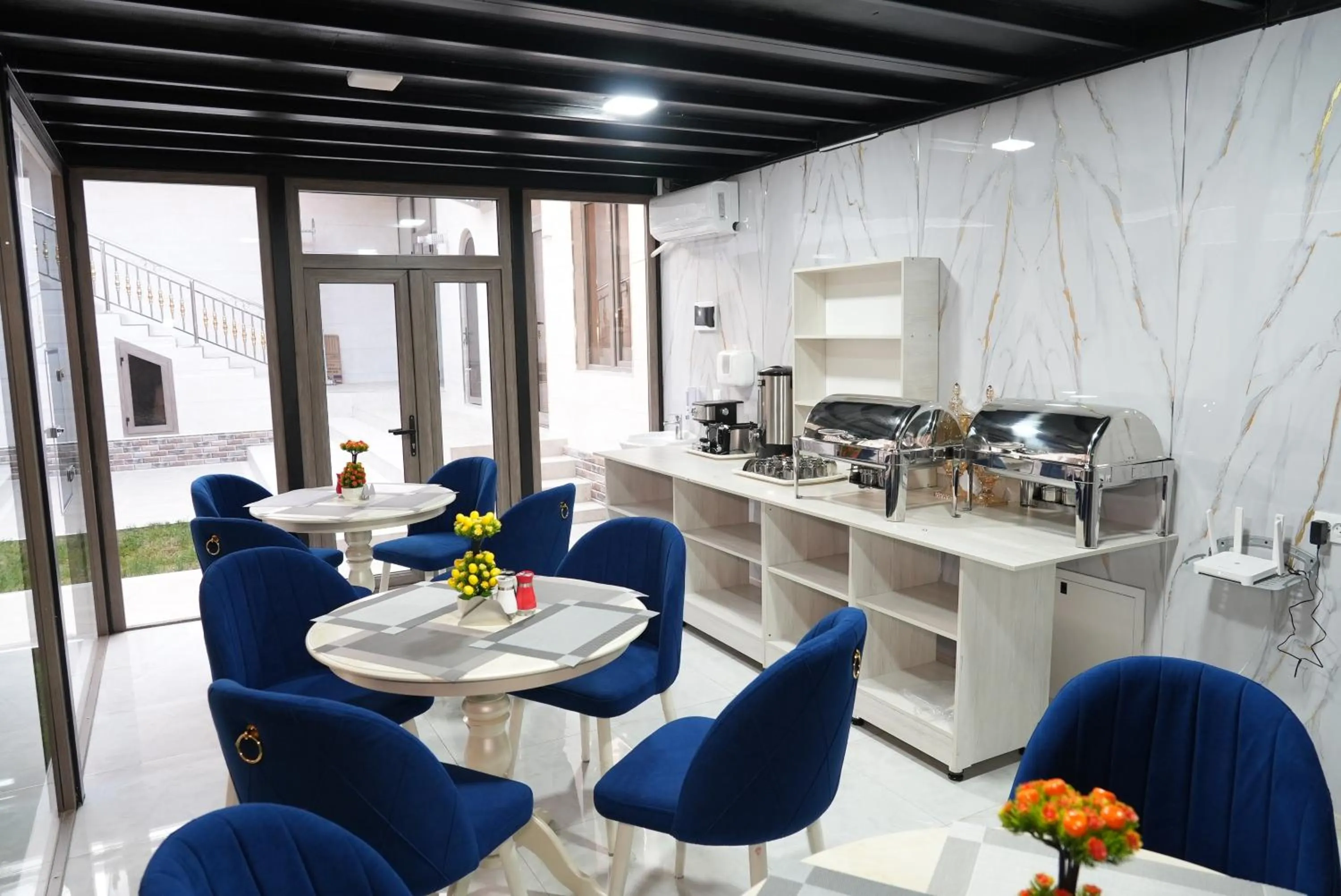 Restaurant/places to eat in Registan Gold