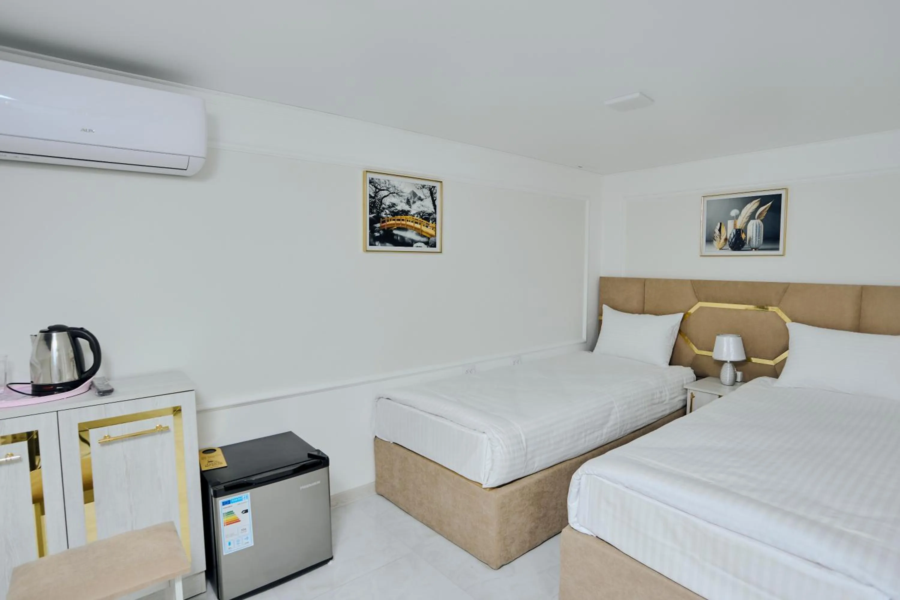 Bed in Registan Gold