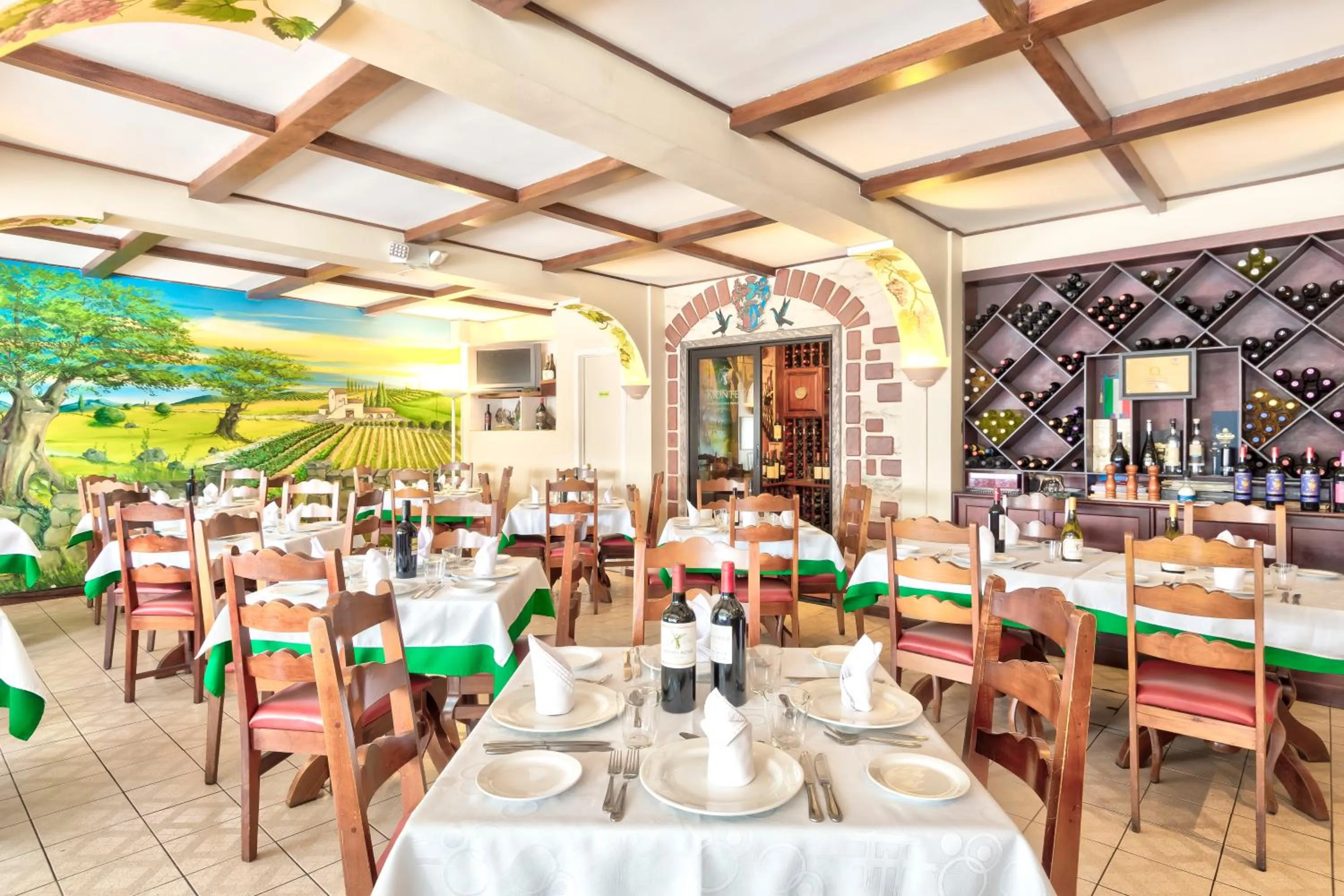 Restaurant/places to eat in Hotel Residence Inn Suites Cristina