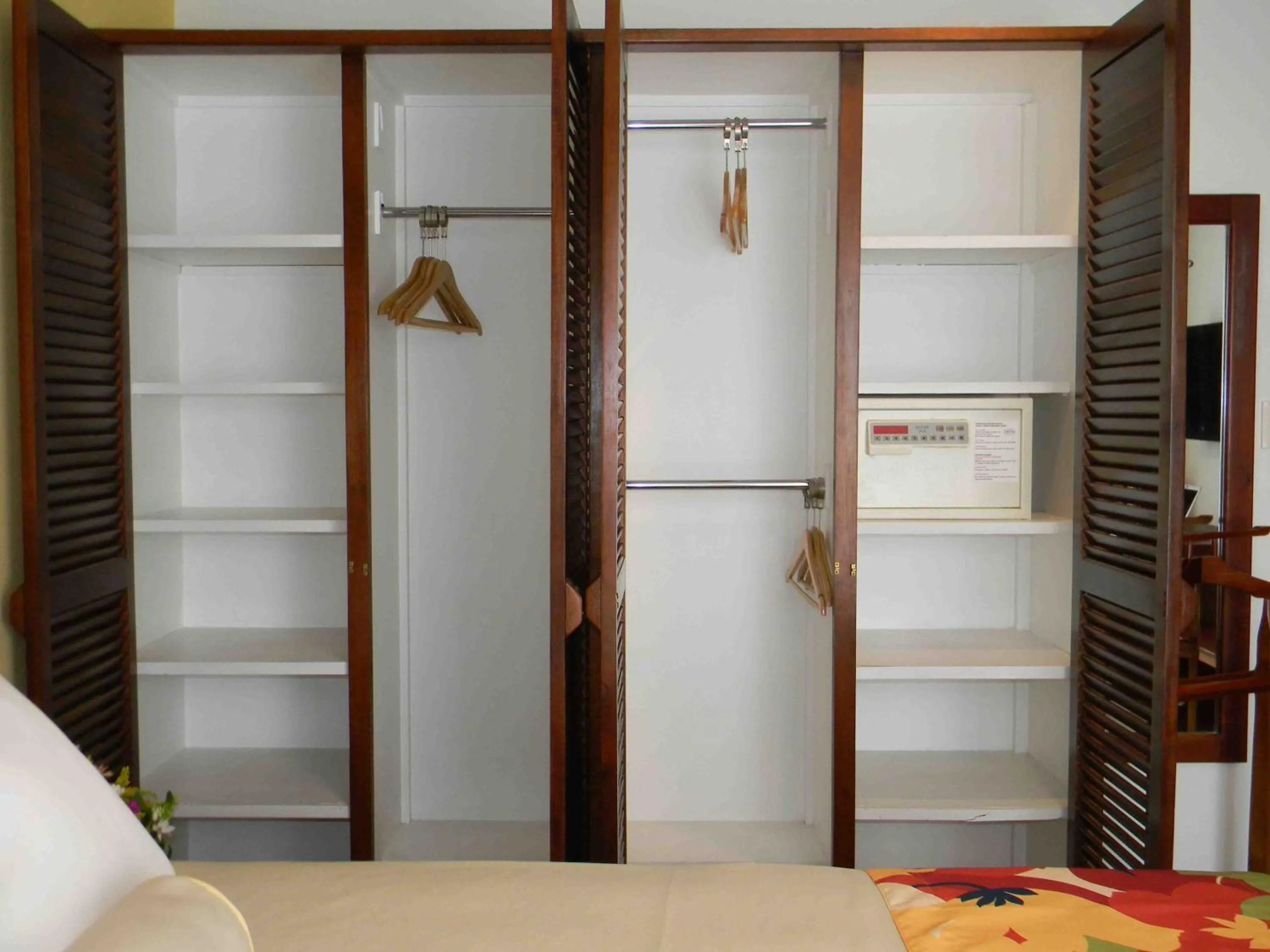 Decorative detail, Bed in Hotel Residence Inn Suites Cristina