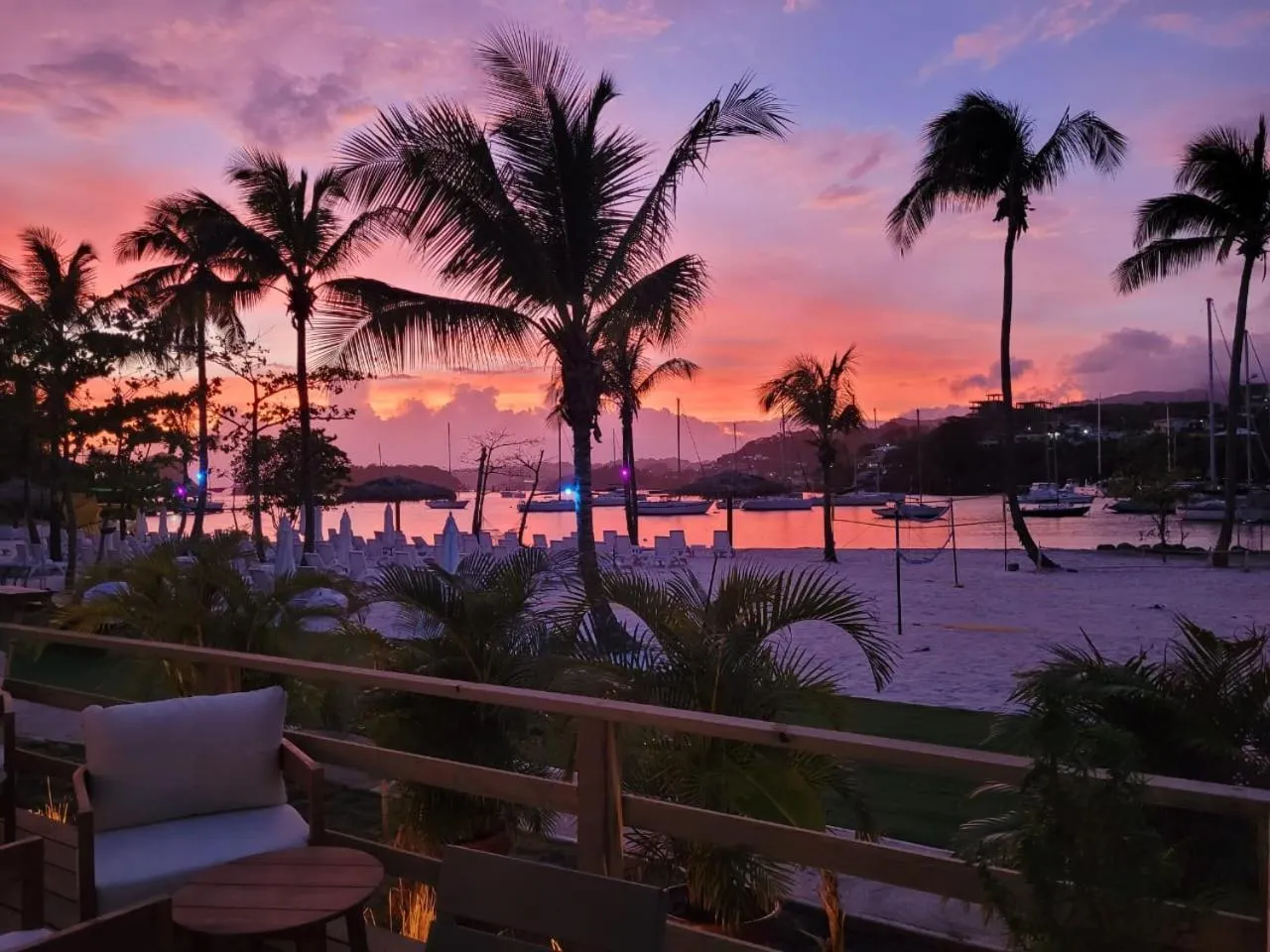 Restaurant/places to eat in Blue Lagoon Hotel and Marina Ltd