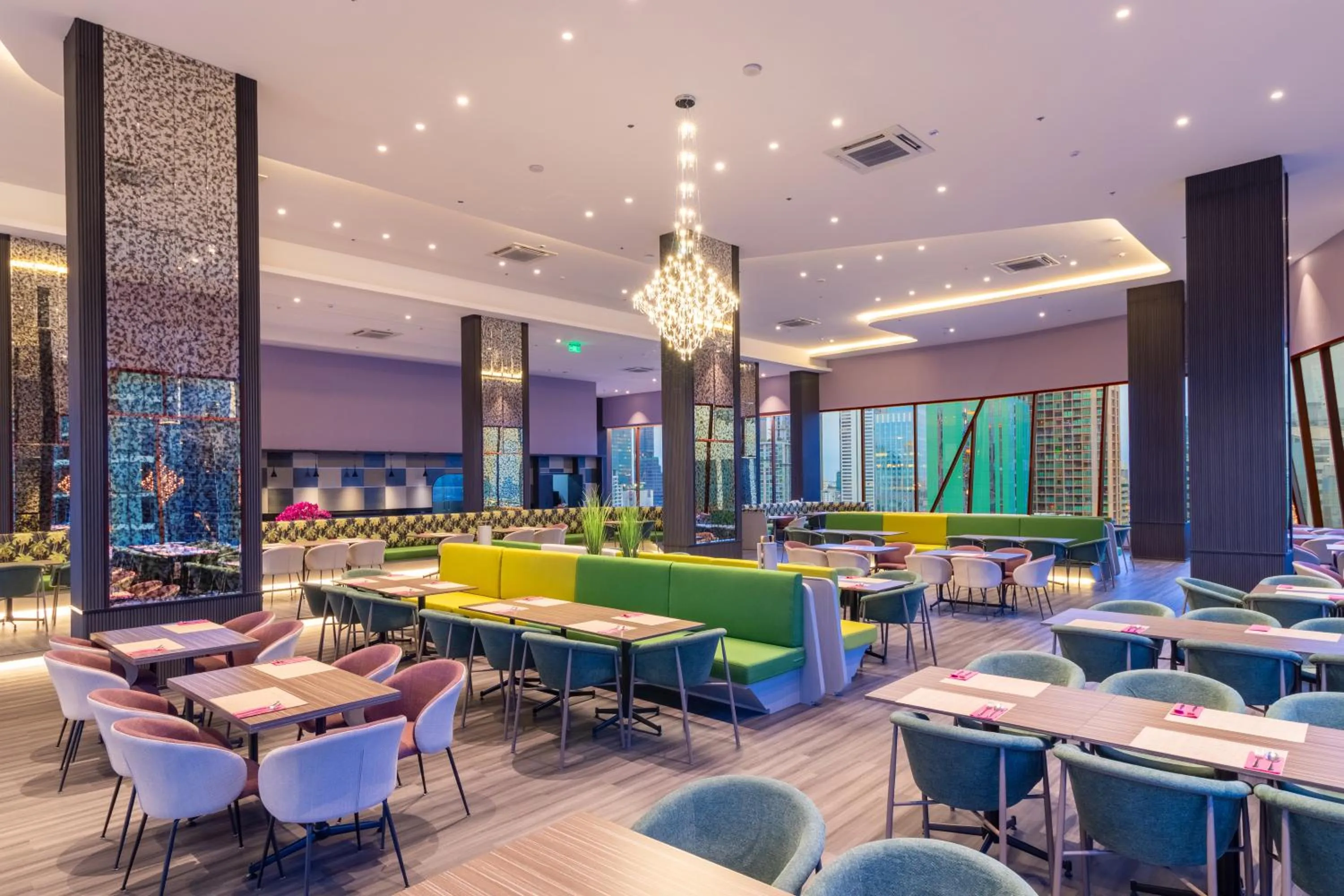 Restaurant/places to eat in Queensland Hotel Bangkok