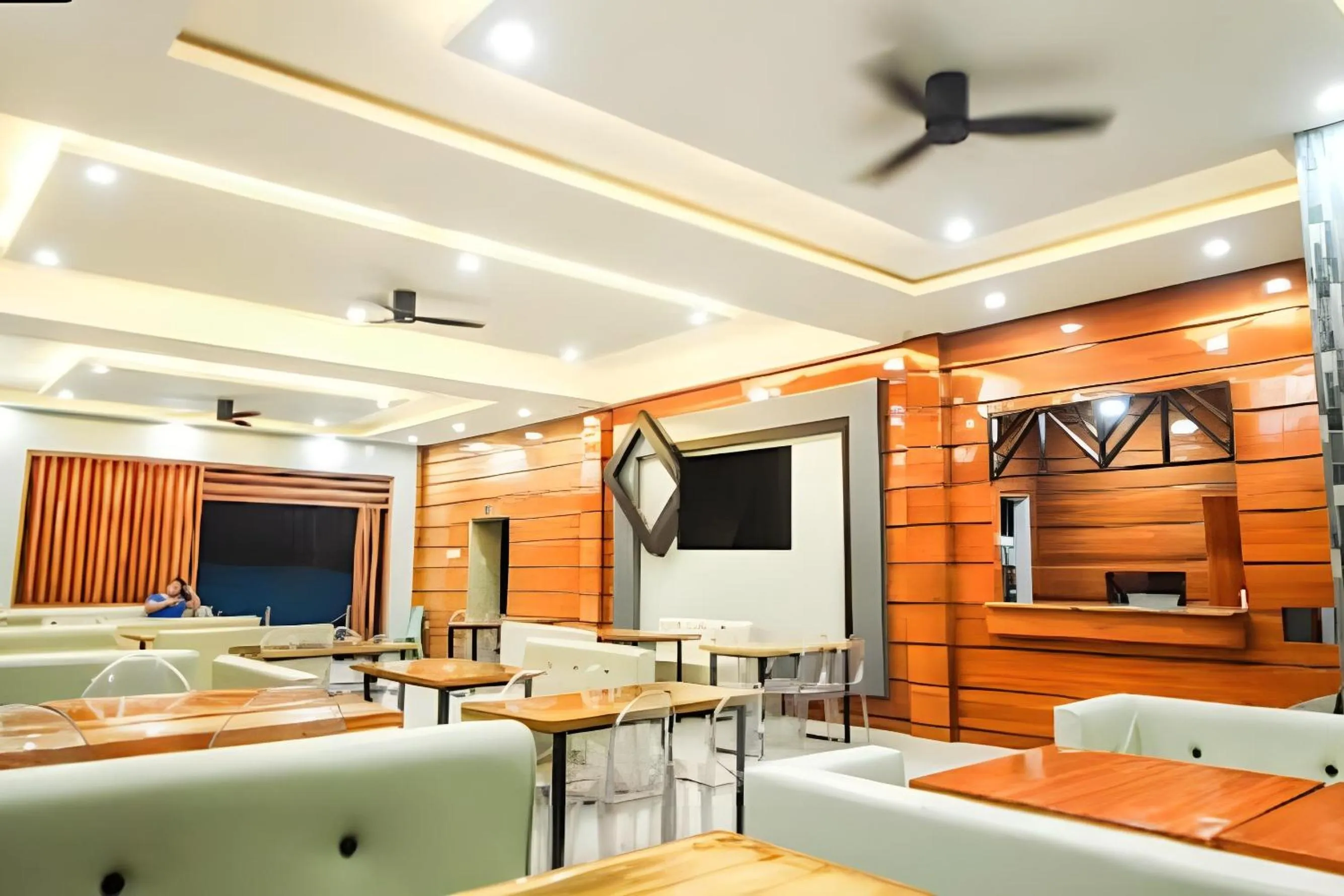 Restaurant/places to eat in The Paragon Hotel and Restaurant