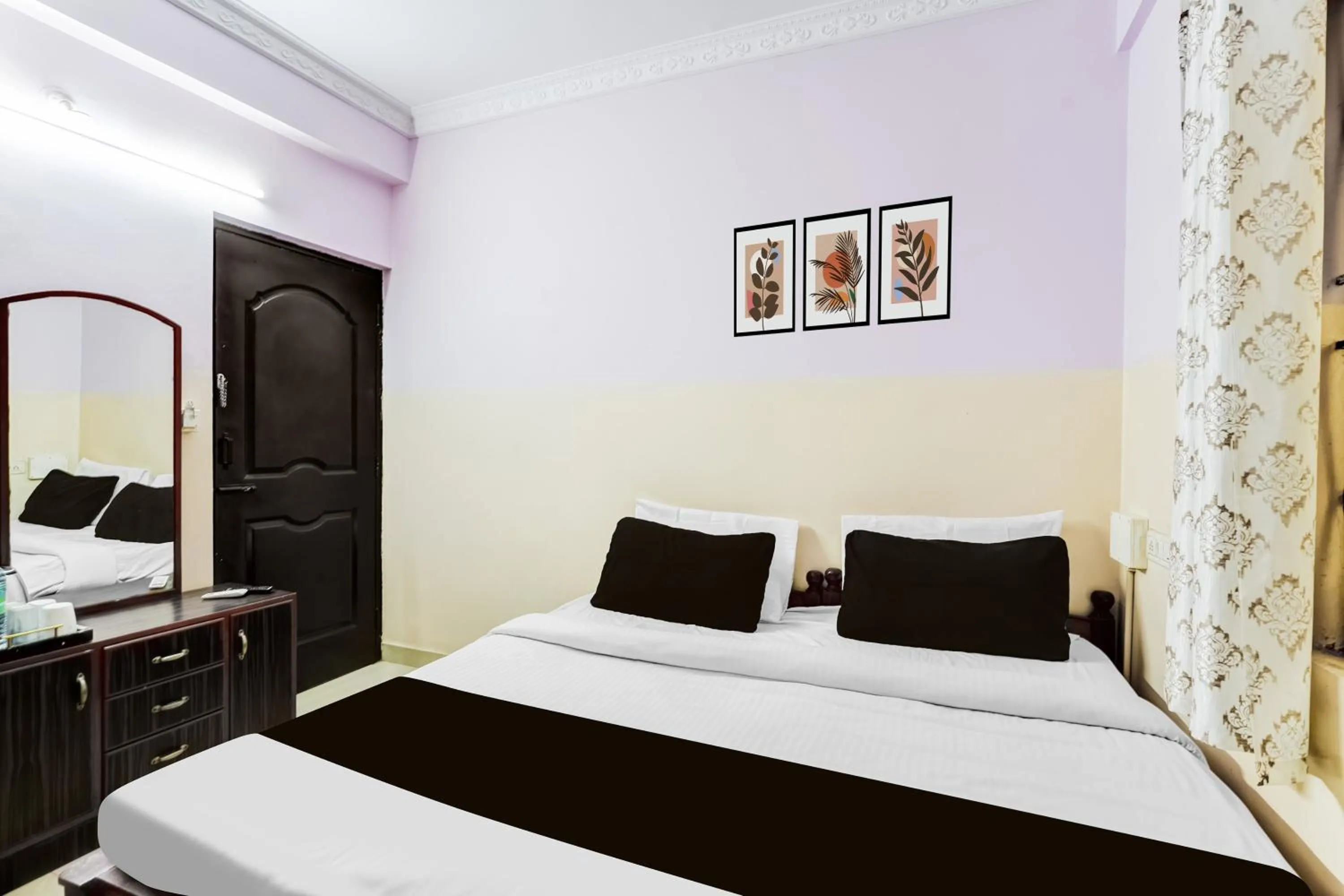 Bedroom in Super Collection O Yeshwantpur Formerly Sunder Nivas