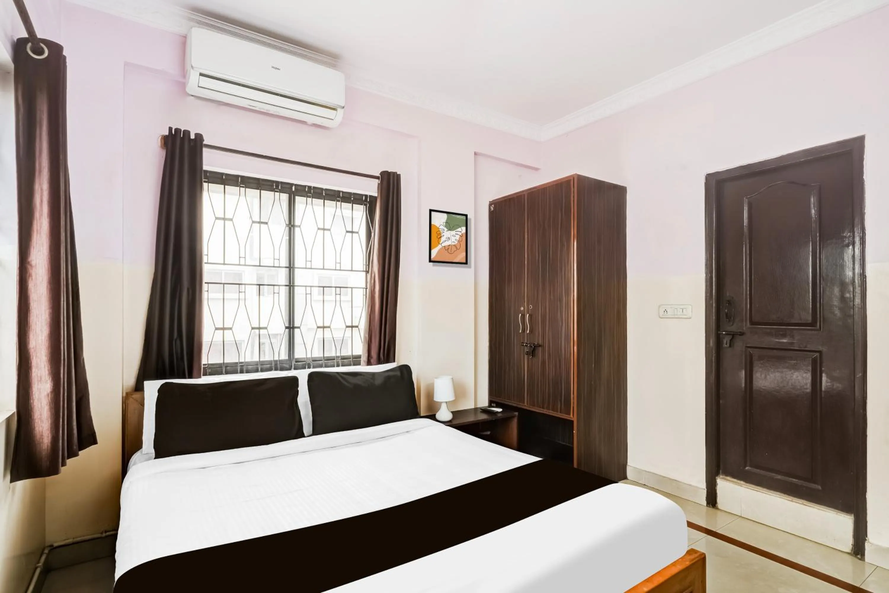 Bedroom in Super Collection O Yeshwantpur Formerly Sunder Nivas