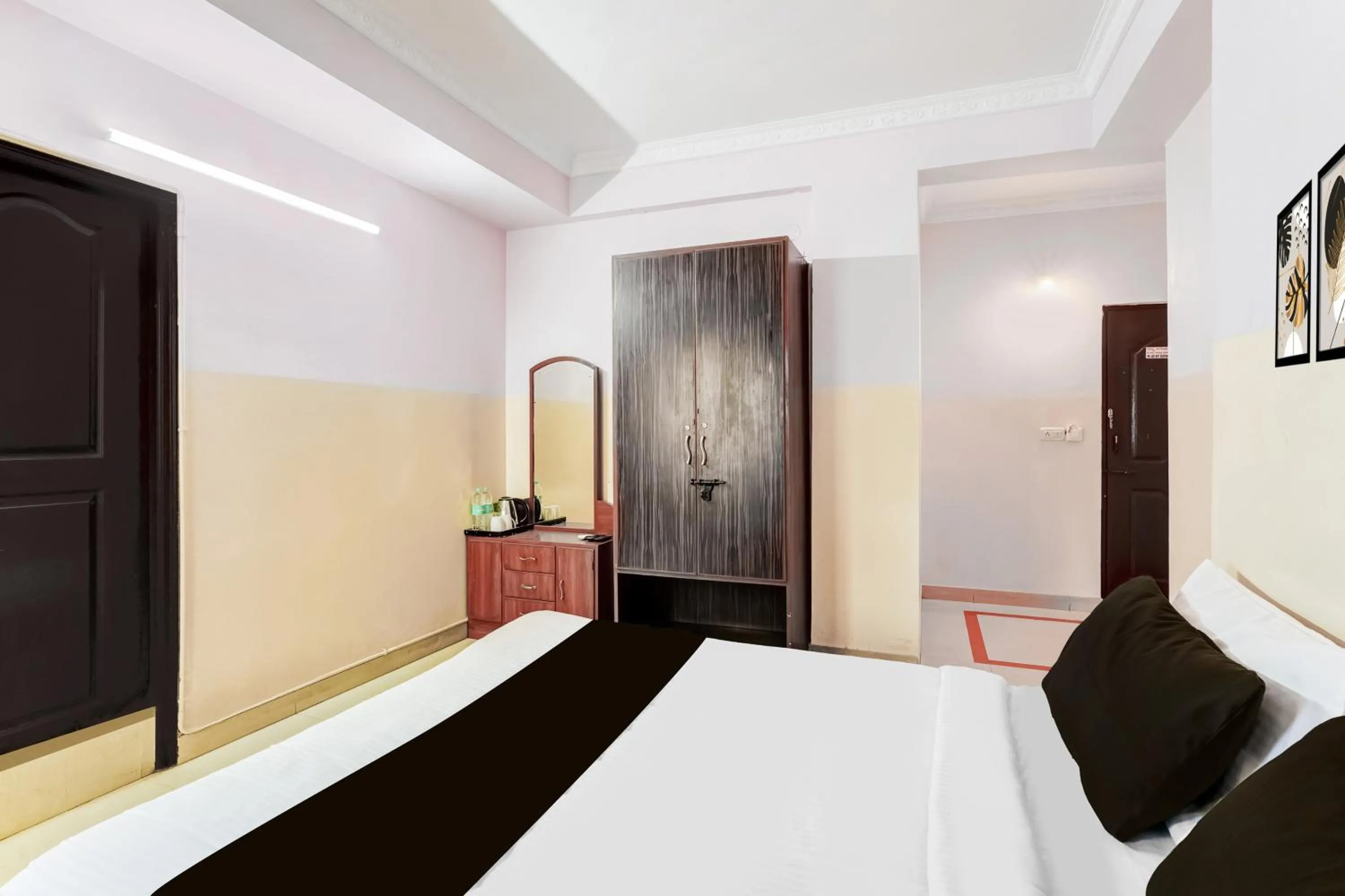 Bedroom in Super Collection O Yeshwantpur Formerly Sunder Nivas