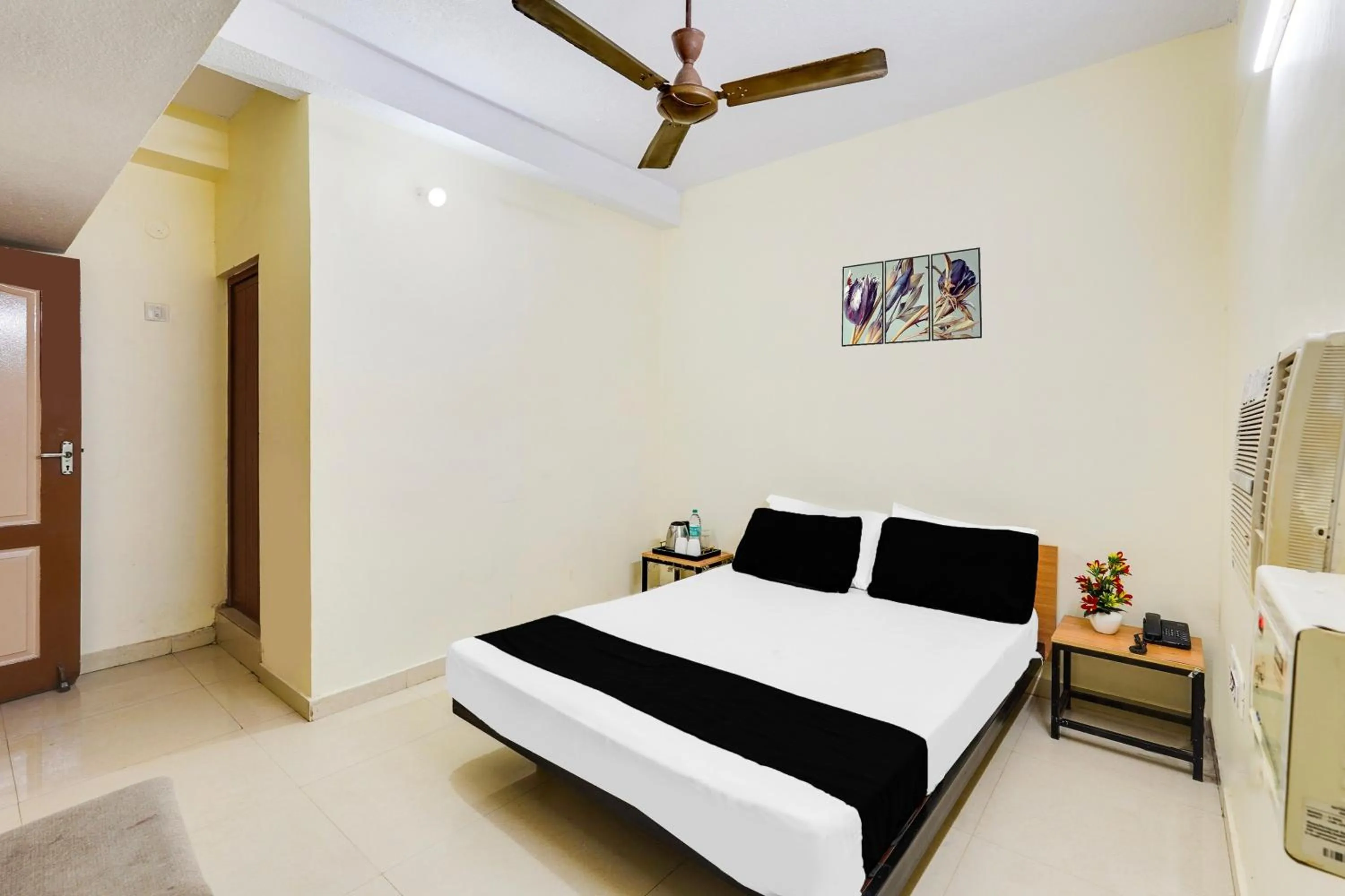 Bedroom, Bed in Super Hotel O ECR Chennai Kanathur