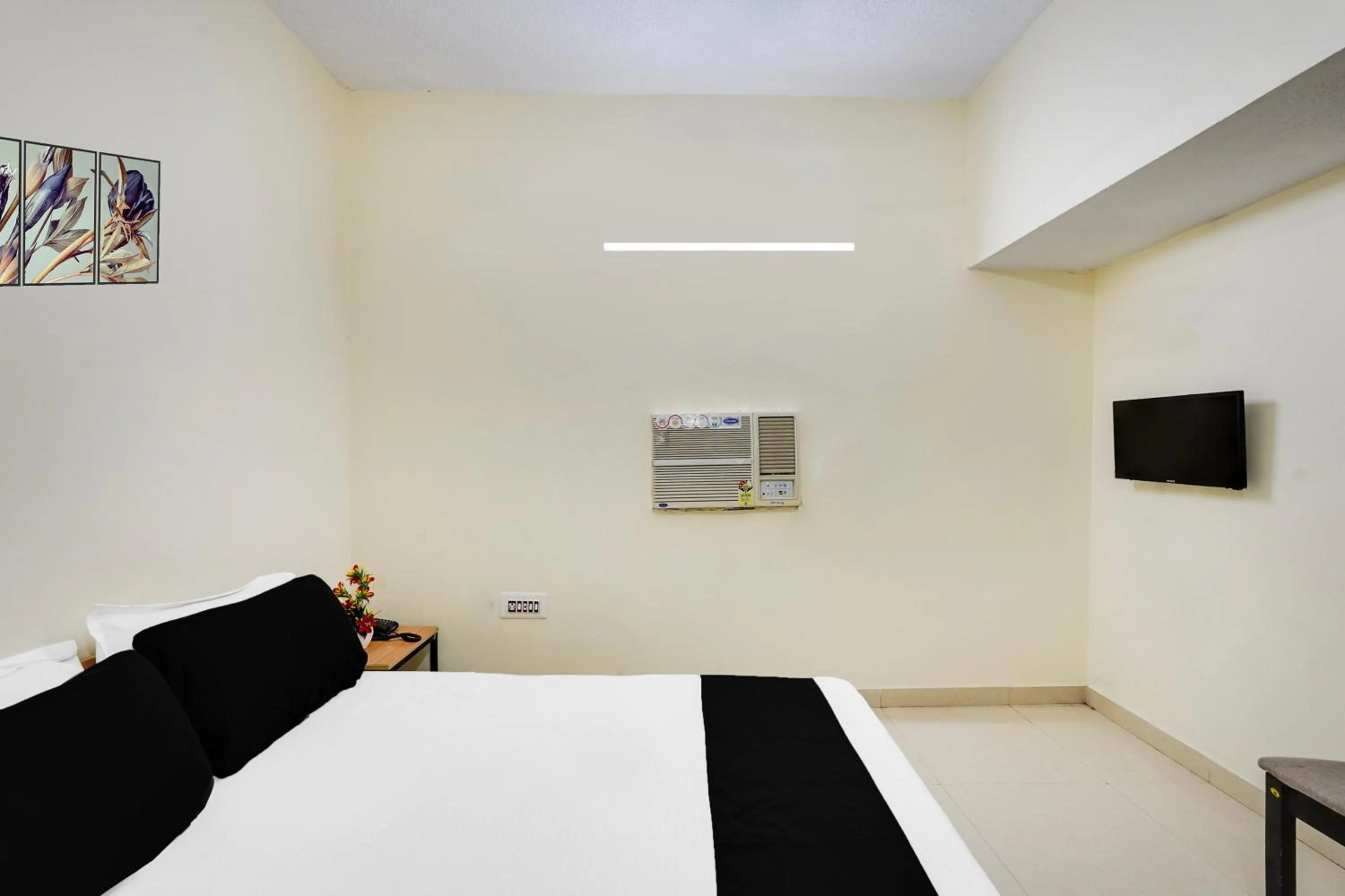 Bedroom, Bed in Super Hotel O ECR Chennai Kanathur