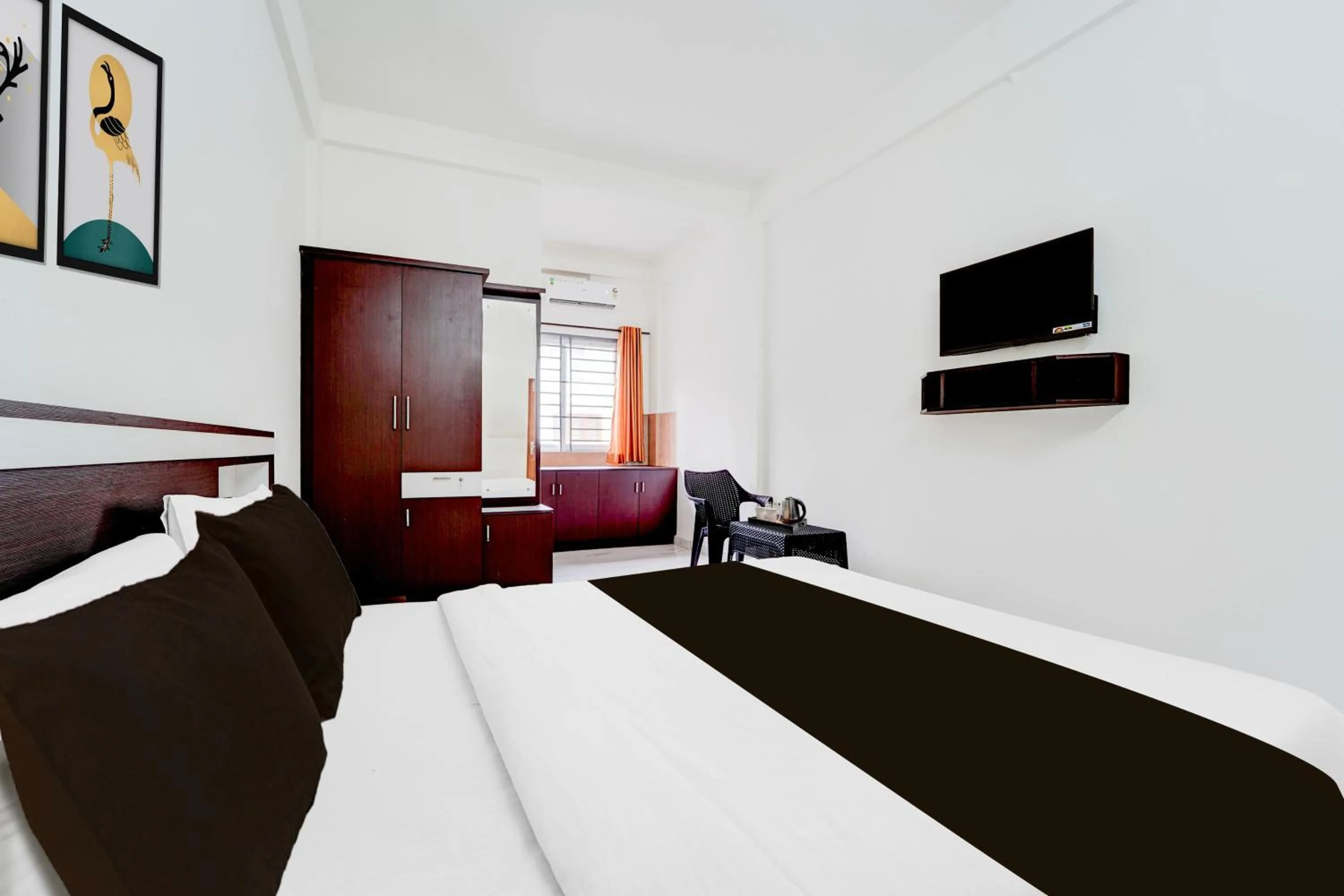 Bedroom, Bed in Super Hotel O North Kalamassery