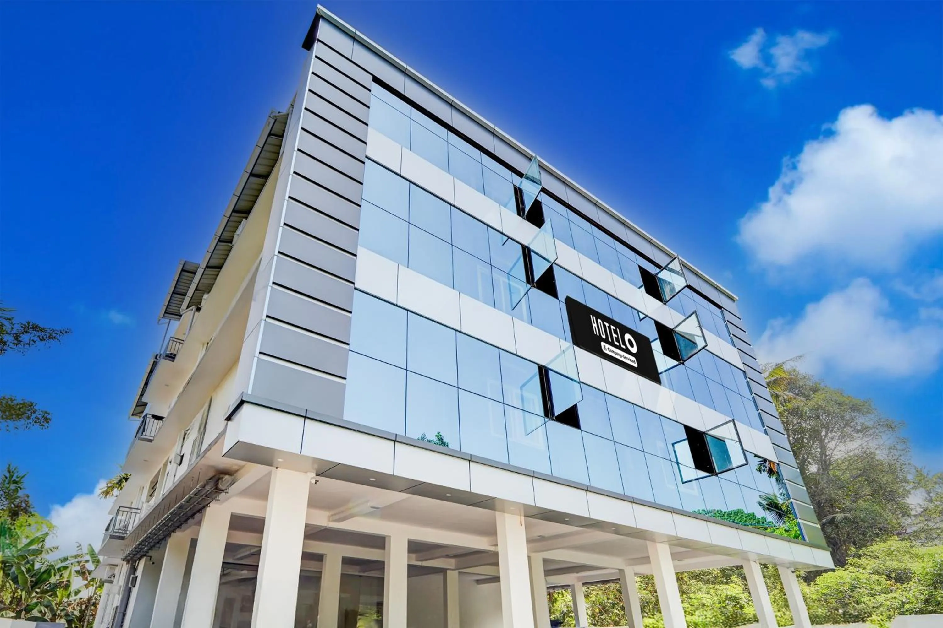 Facade/entrance in Super Hotel O North Kalamassery