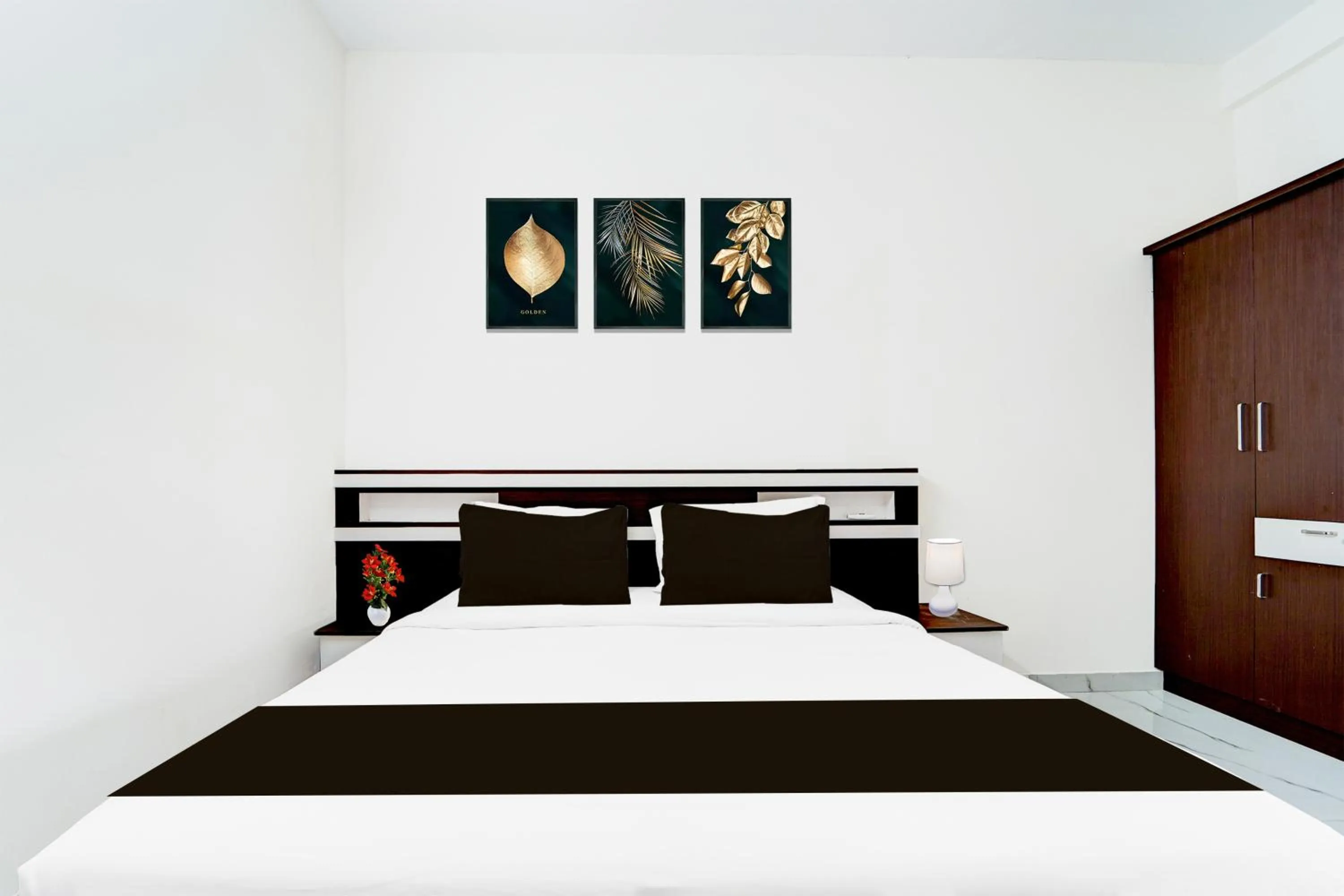 Bedroom, Bed in Super Hotel O North Kalamassery